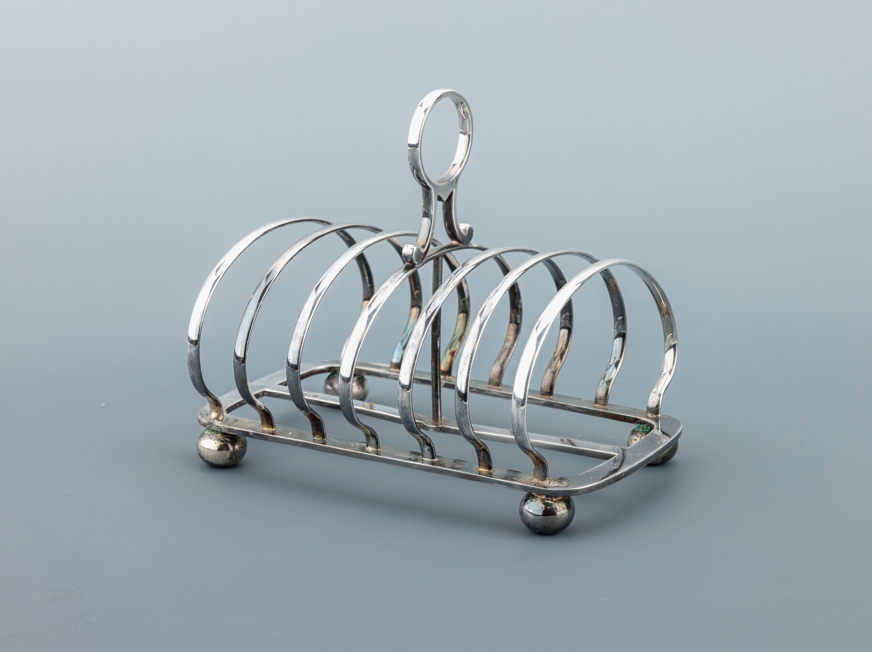 Image 27124572 - Toast rack, England , silver-plated metal, designed for six slices of toast, maker´s ...