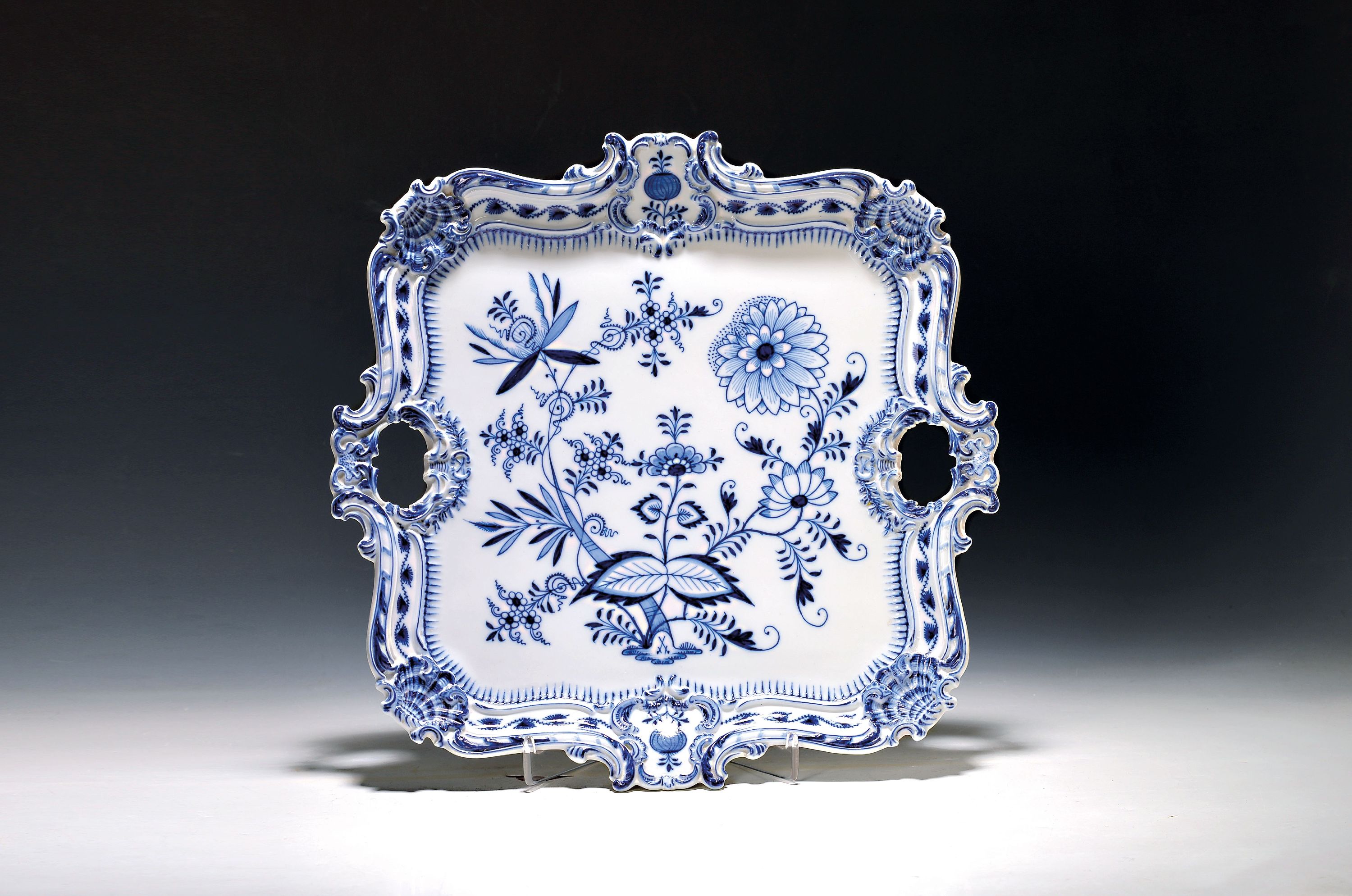 Image 27124587 - Magnificent tray, Meissen, onion pattern, around 1880/90, pommel swords, approx. 40 x 40cm