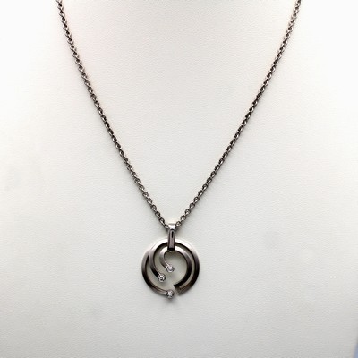 Image Anhänger mit Brillanten an Kette, WG 585/000, z.T. matt., 3 Brill. zus. ca. 0.12 ct ...