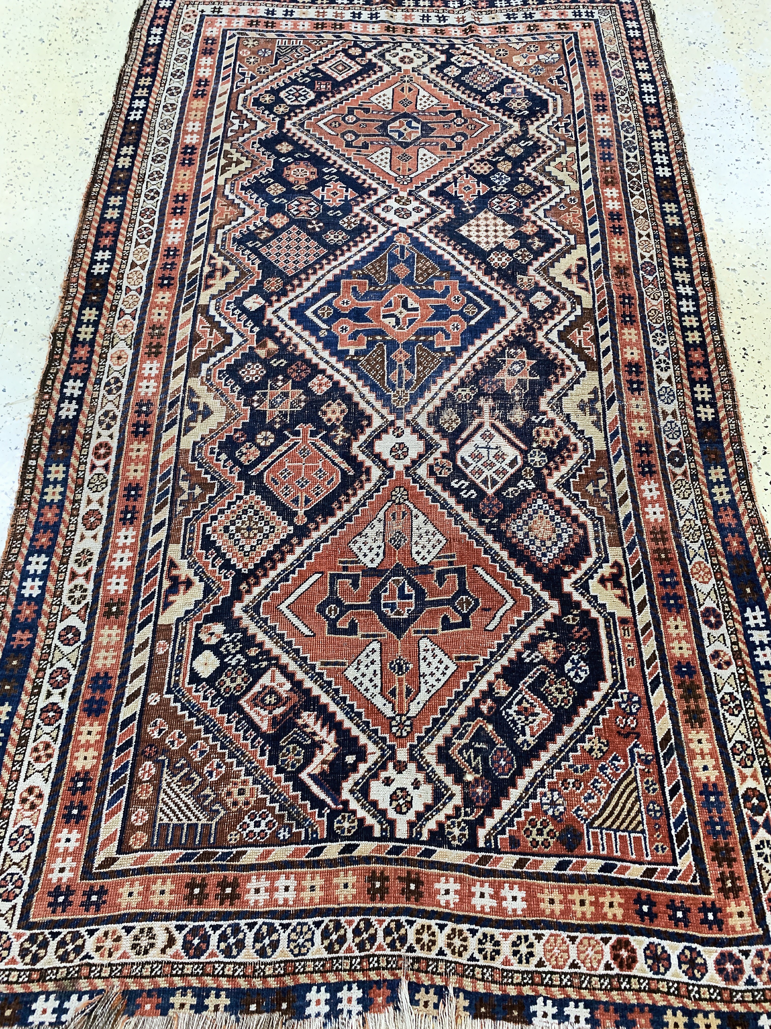 Detail d: Ghaschgai antik, Persien, 19.Jhd, Wolle aufWolle, ca. 222 x 130 cm, EHZ: 3-4, (kleine Löcher)