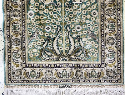 27124691b - Hereke Seide, China, Ende 20.Jhd, reine Naturseide, ca. 95 x 64 cm, EHZ: 1-2(Fleck). ...