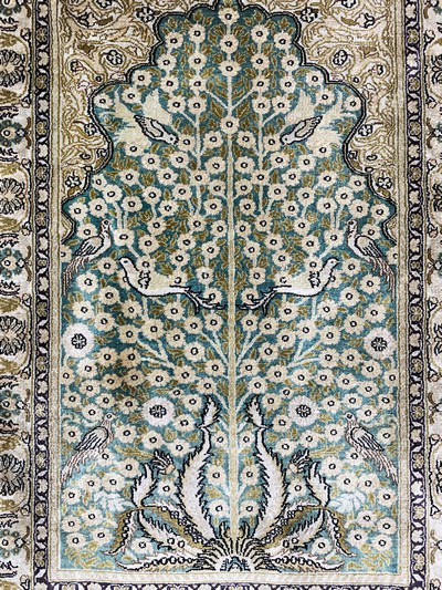 27124691c - Hereke Seide, China, Ende 20.Jhd, reine Naturseide, ca. 95 x 64 cm, EHZ: 1-2(Fleck). ...