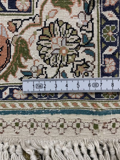 27124691e - Hereke Seide, China, Ende 20.Jhd, reine Naturseide, ca. 95 x 64 cm, EHZ: 1-2(Fleck). ...