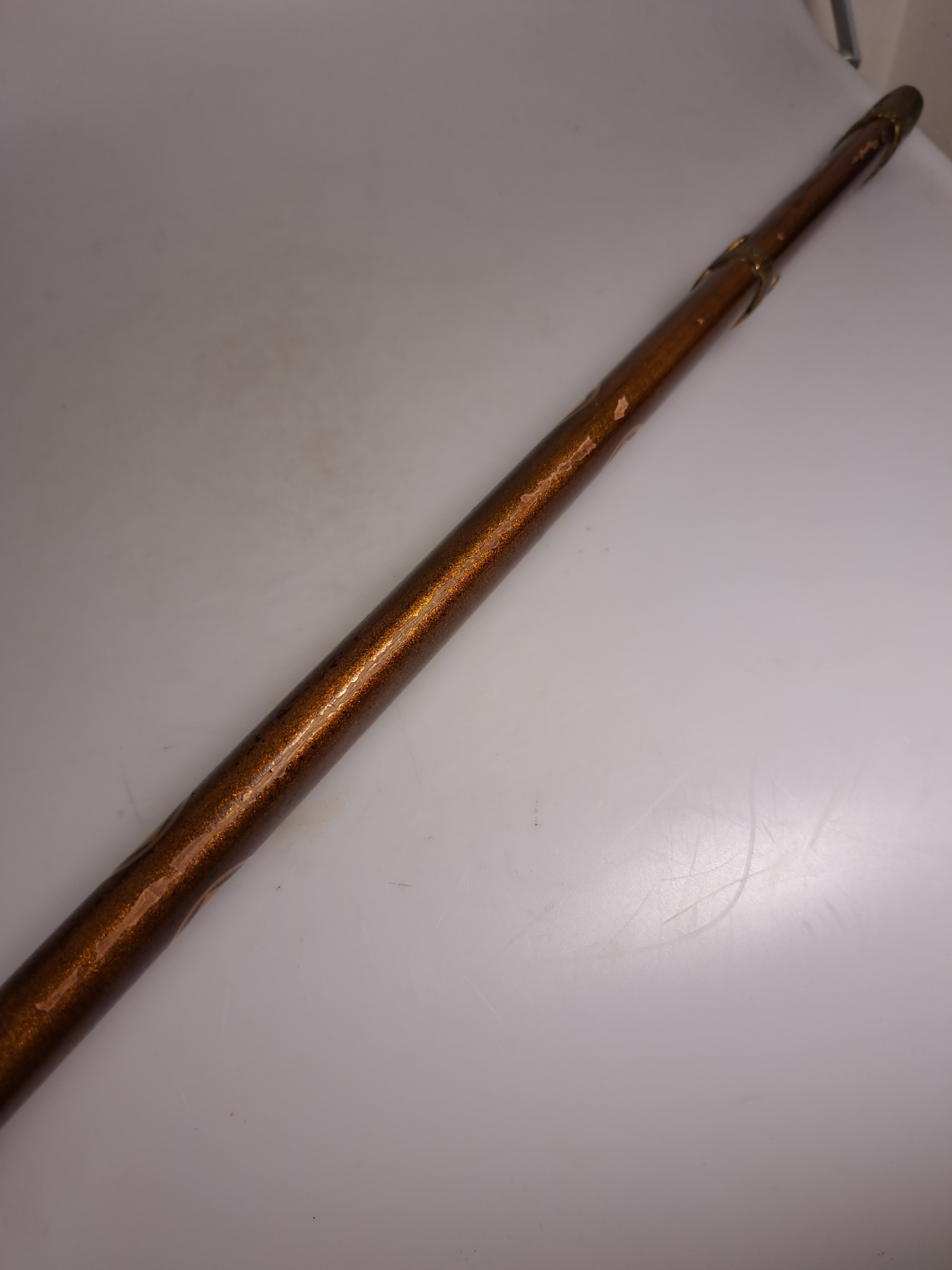 Detail f: Katana, Japan, 1. Hälfte 20. Jh., Griff mit Rochenhaut und 12 kleinen Menukis, Messingmontierung fein graviert, Scheide jaspisfarben mit Sterndekor, ...