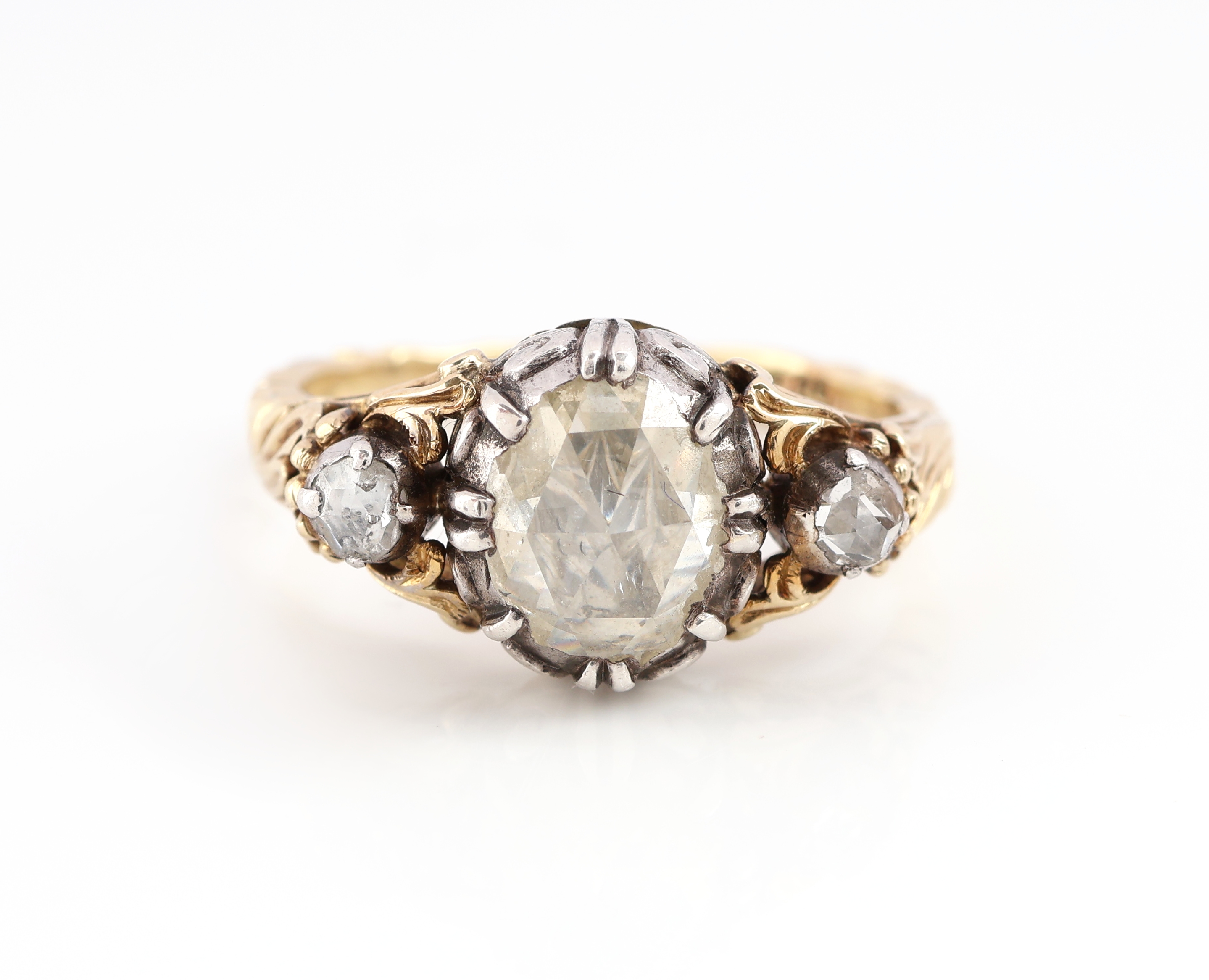 Detail a: 14 kt Gold Diamant-Ring, um 1830-40, GG 585/000, part. Silber, ovale Diamantrose ca. 0.60 ct, Fassung rückseitig zeittyp. verbödet,2 Diamantrosen ...