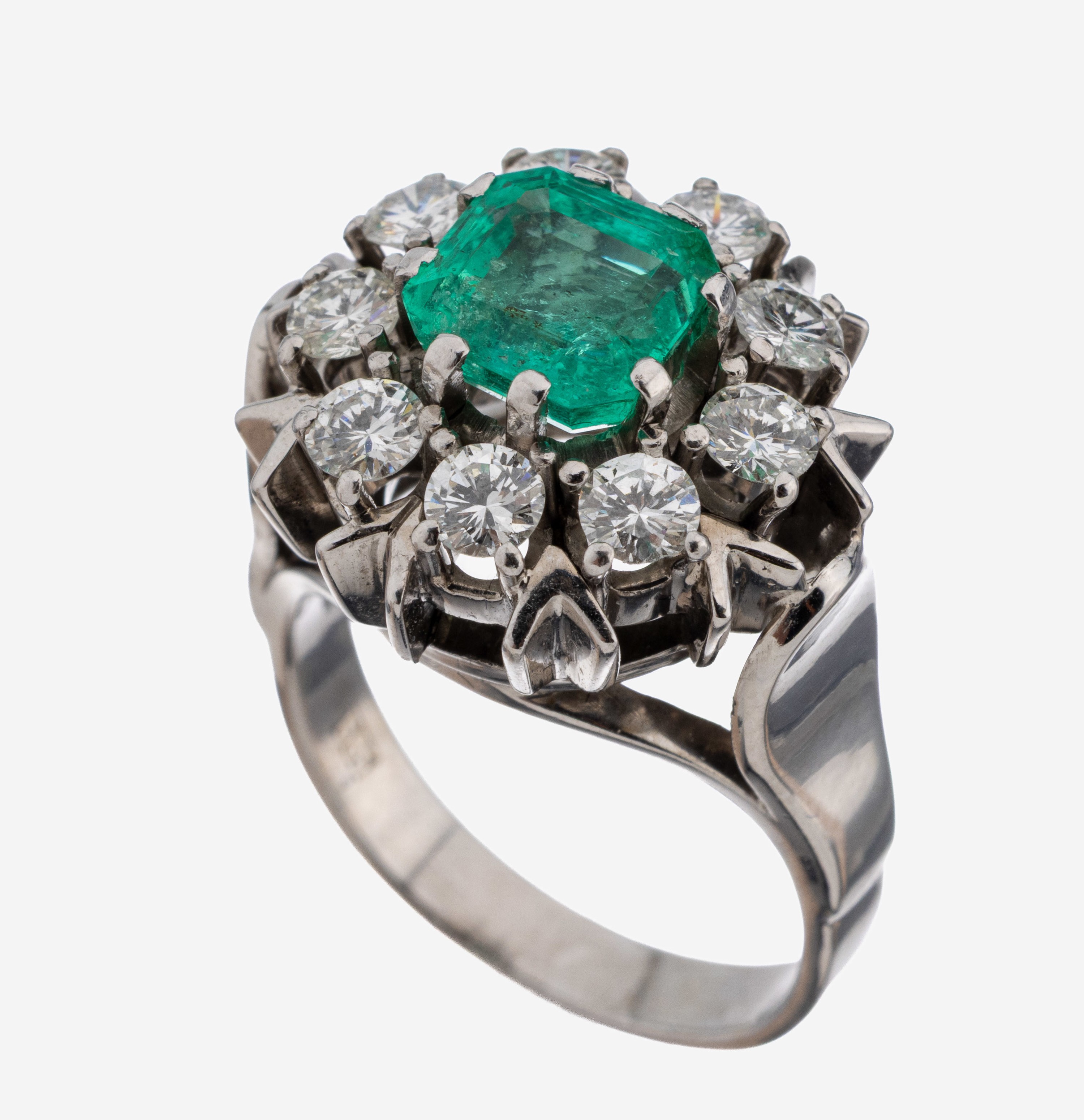 Image 27124974 - 14 kt Gold Smaragd-Brillant-Ring, WG 585/000, Smaragd-Radiant ca. 2.0 ct, 9 Brillanten ...