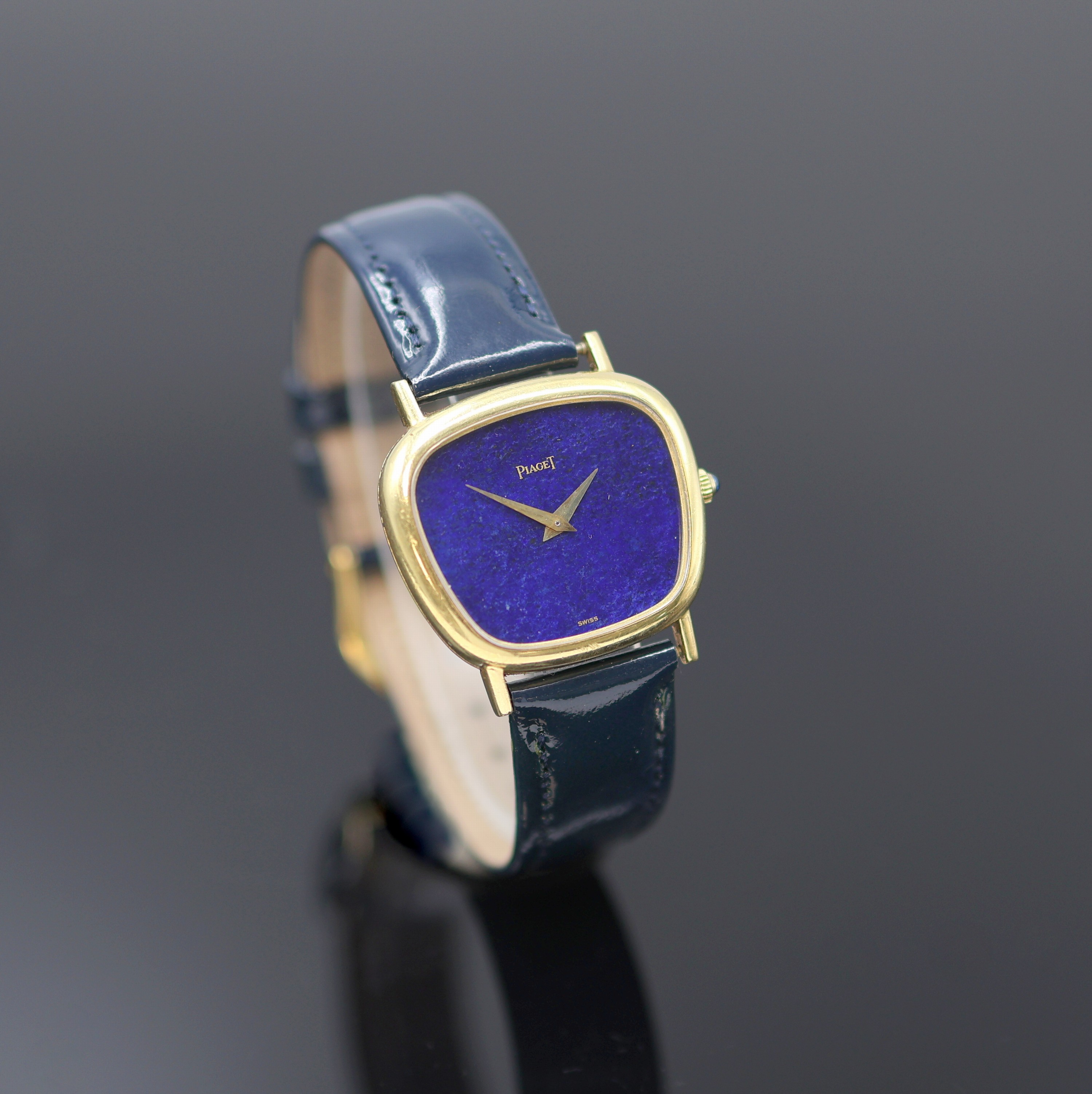 Detail a: PIAGET seltene, asymmetrische Damenarmbanduhr in GG 750/000 mit Lapislazuli-Zifferblatt Referenz 9465, Handaufzug, Schweiz um 1970, Boden 4-fach ...