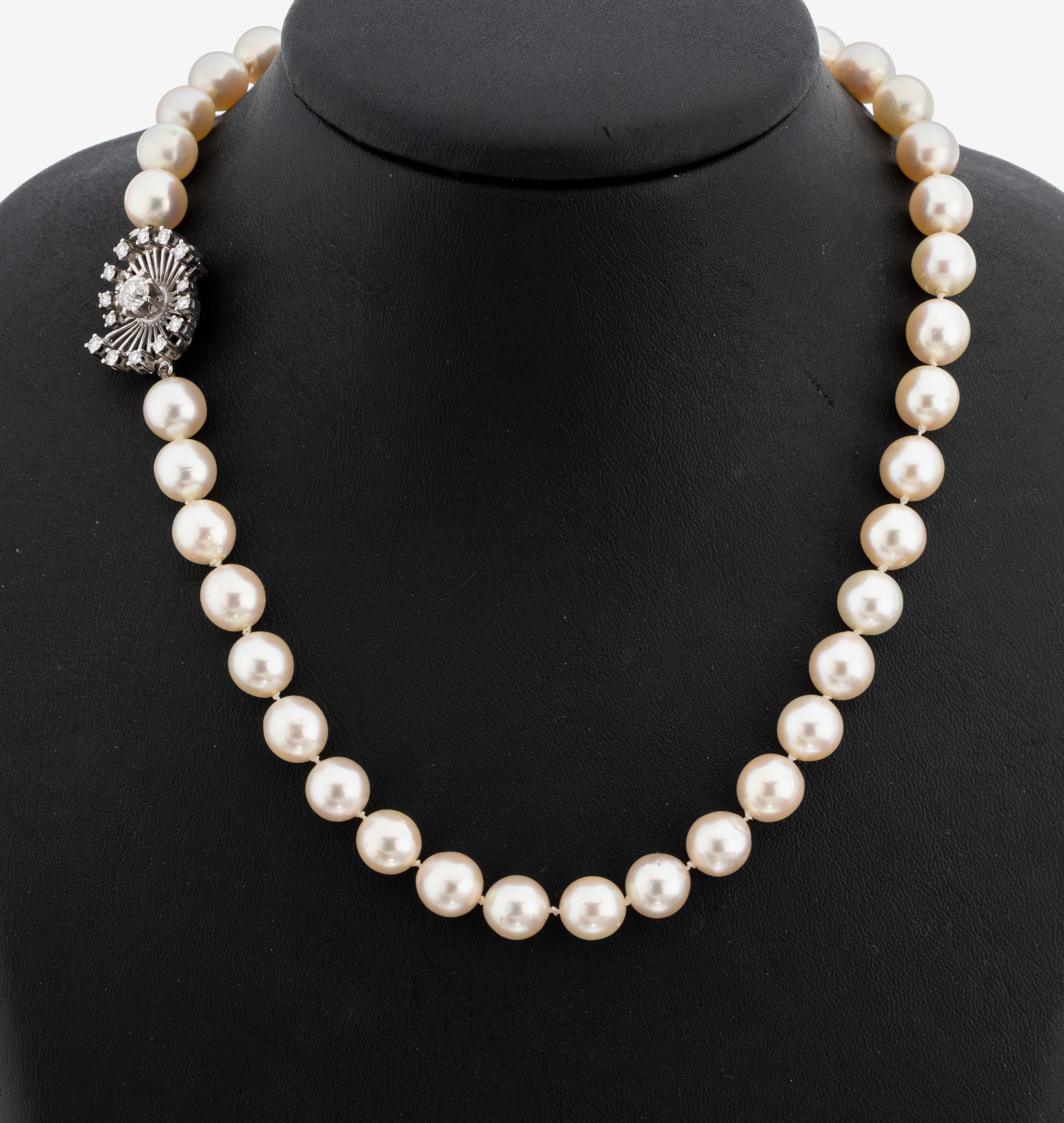Image 27124982 - Perl-Collier mit 14 kt Gold Diamant-Schließe, WG 585/000, 93 Zuchtperlen, D. ca. ...