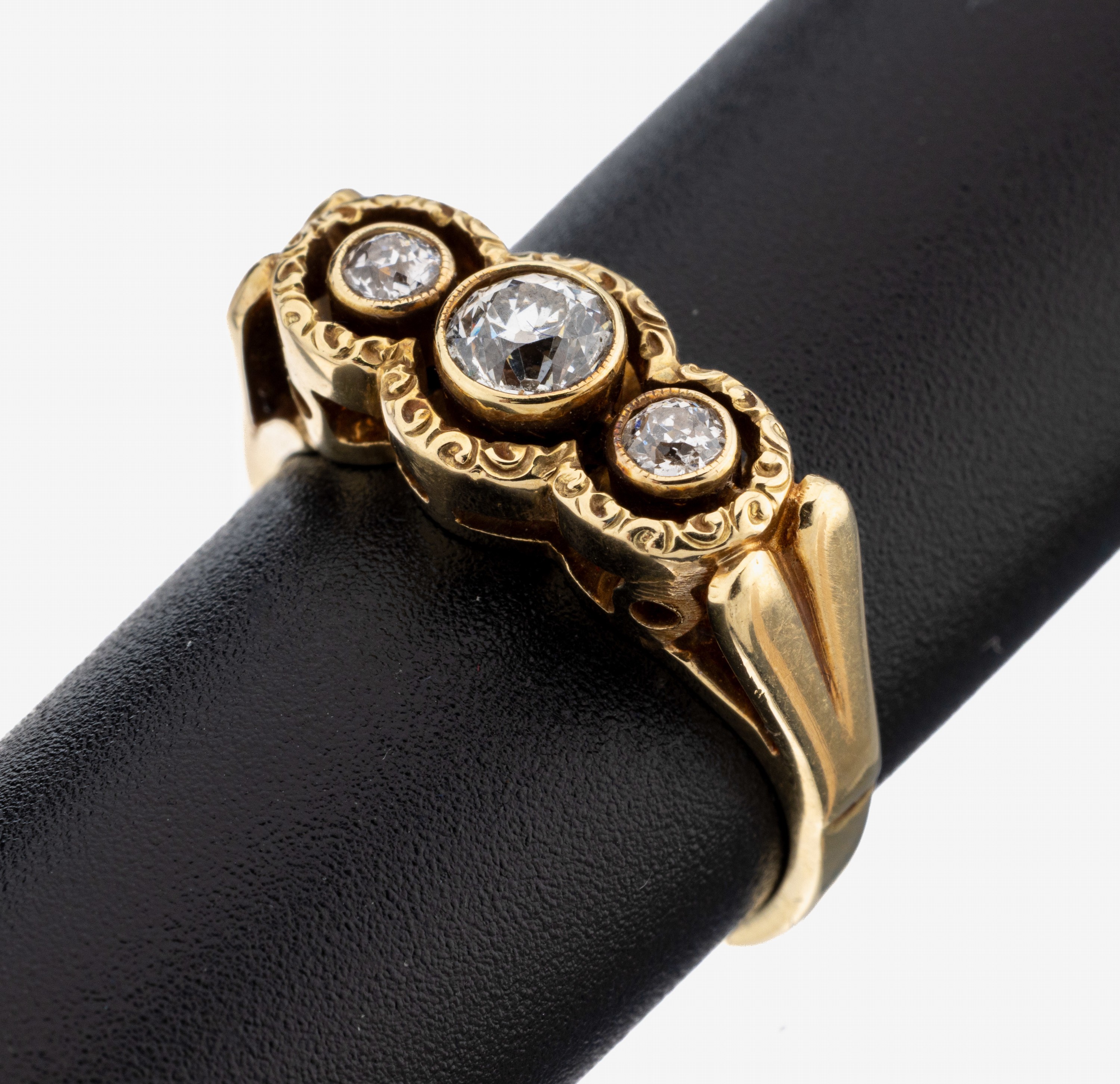 Image 27124989 - 14 kt Gold Diamant-Ring, 1930er Jahre, GG 585/000, 3 Altschliffdiamanten zus. ca. 0.30 ...