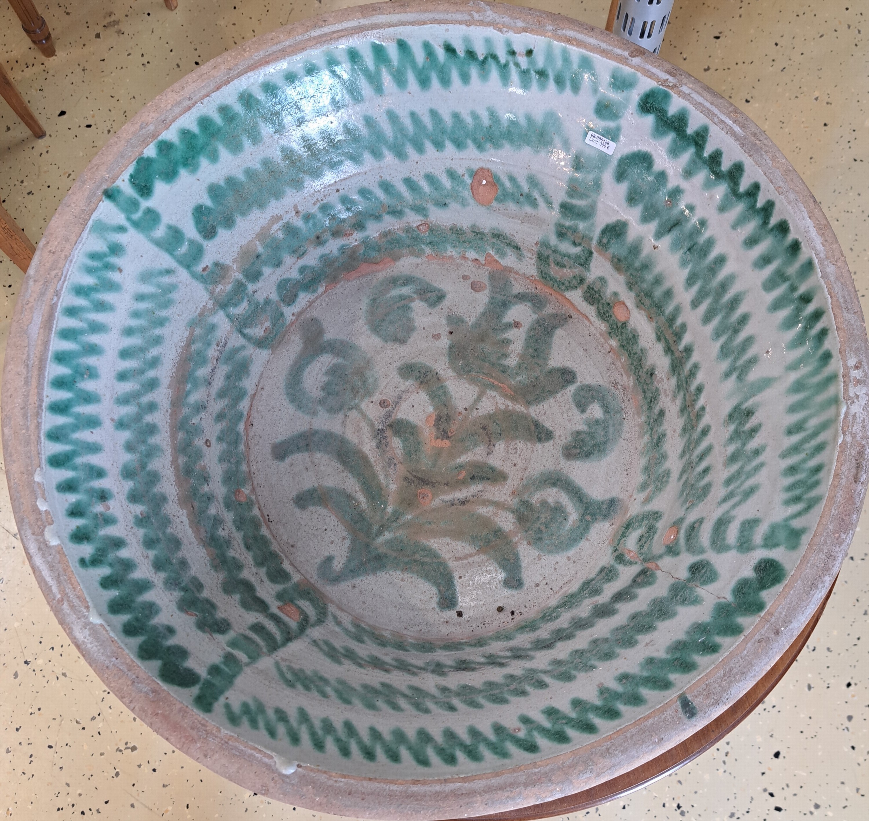 Detail a: Sehr große Fajalauza Lebrillo/Keramikschüssel, Spanien, Grenada, 18./19. Jahrhundert, Keramik, innen mit heller Zinkglasur und grüner floraler ...