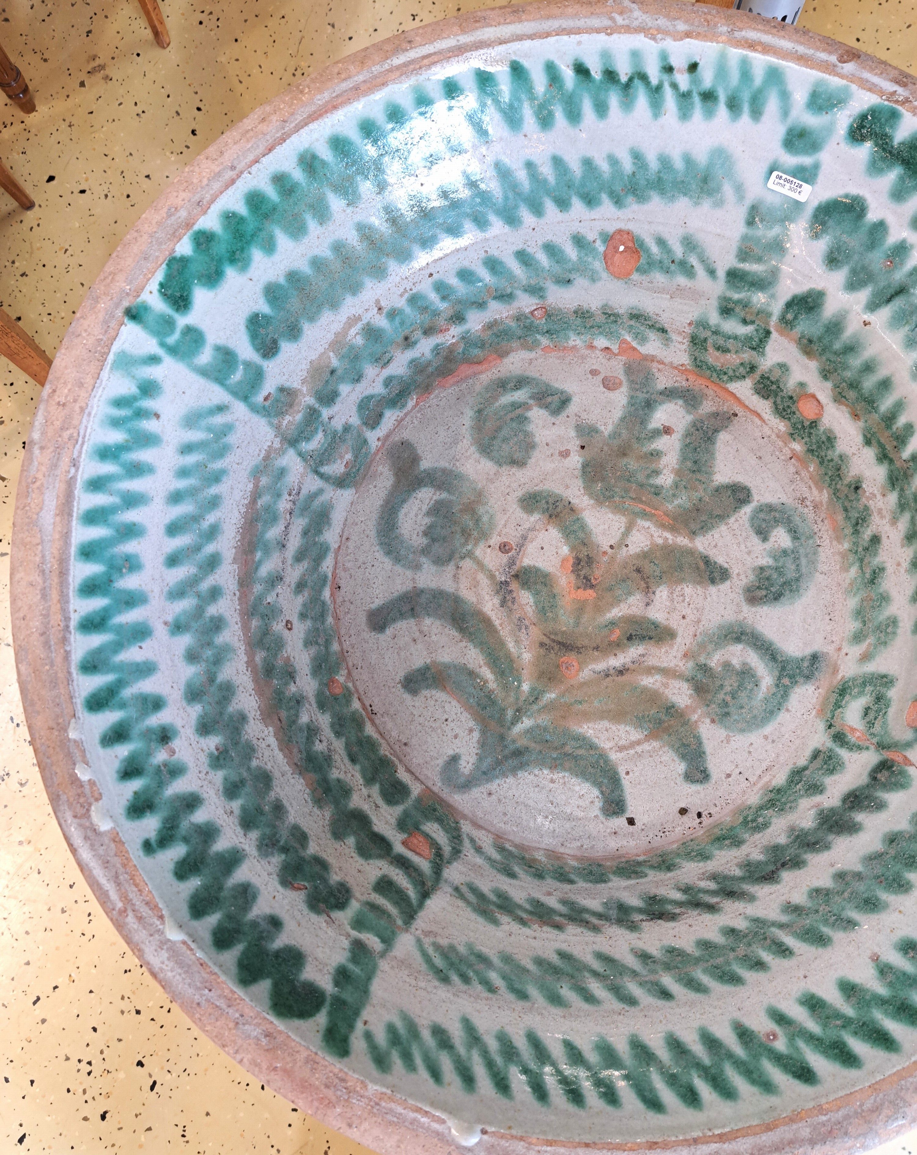 Detail c: Sehr große Fajalauza Lebrillo/Keramikschüssel, Spanien, Grenada, 18./19. Jahrhundert, Keramik, innen mit heller Zinkglasur und grüner floraler ...