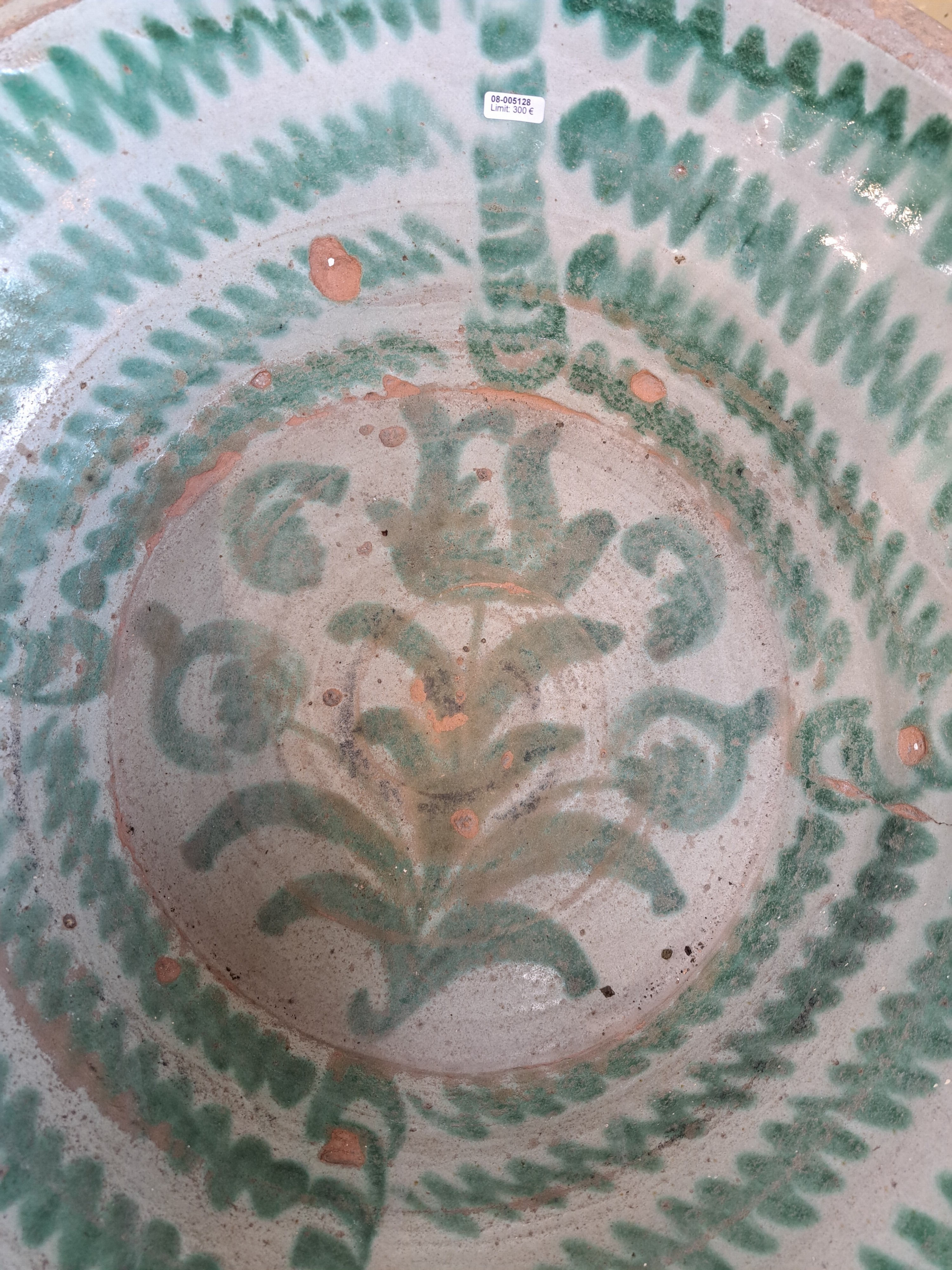 Detail d: Sehr große Fajalauza Lebrillo/Keramikschüssel, Spanien, Grenada, 18./19. Jahrhundert, Keramik, innen mit heller Zinkglasur und grüner floraler ...