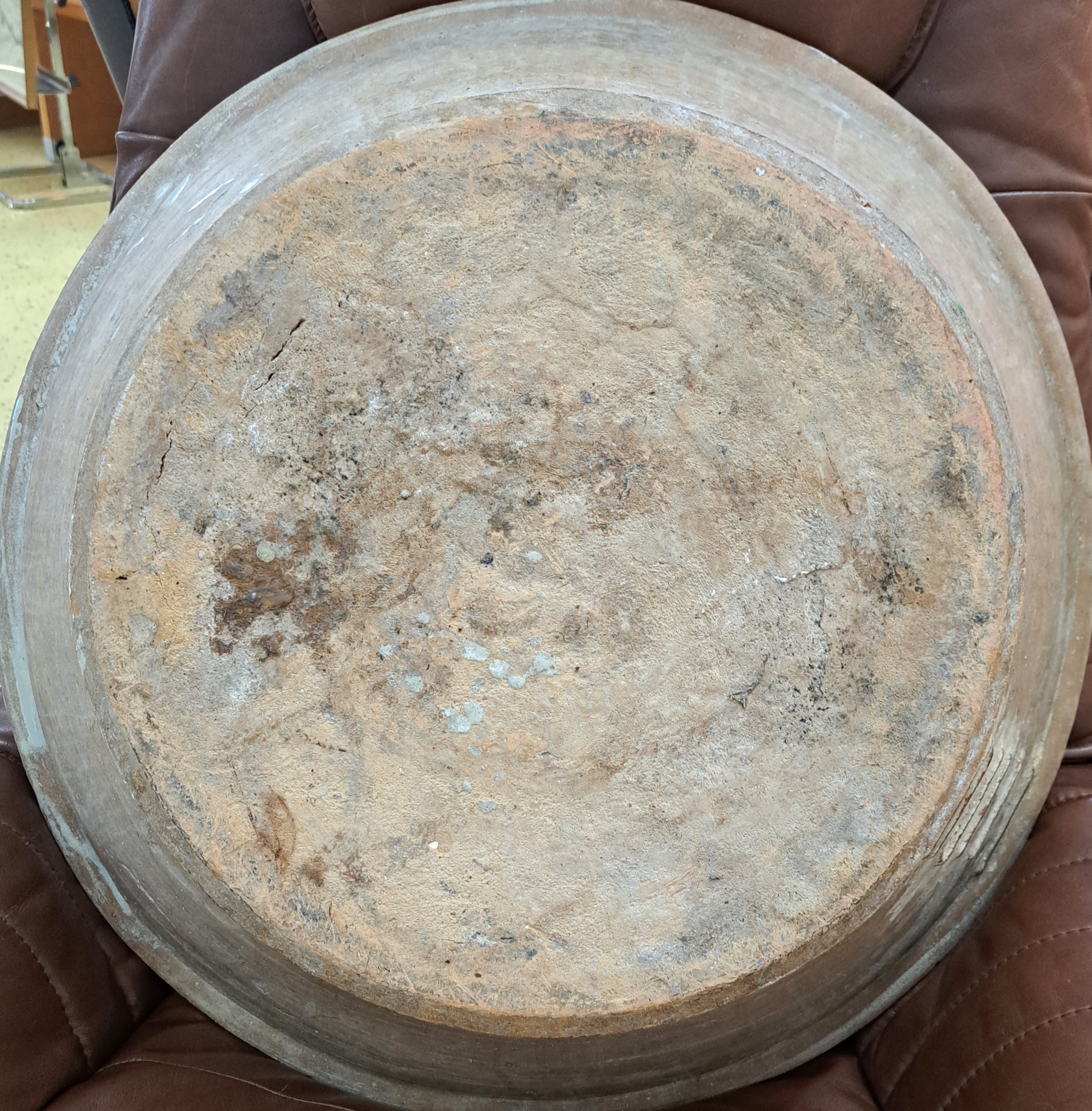 Detail e: Sehr große Fajalauza Lebrillo/Keramikschüssel, Spanien, Grenada, 18./19. Jahrhundert, Keramik, innen mit heller Zinkglasur und grüner floraler ...