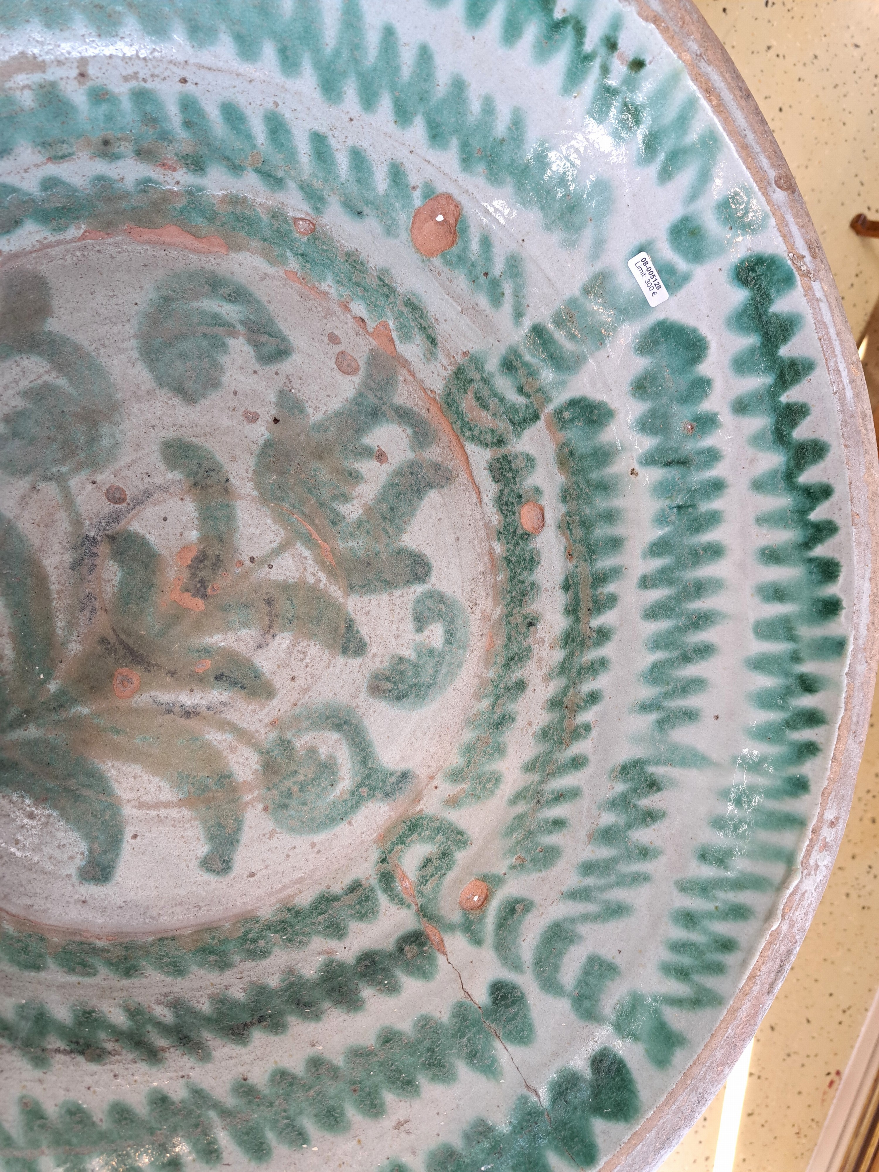 Detail f: Sehr große Fajalauza Lebrillo/Keramikschüssel, Spanien, Grenada, 18./19. Jahrhundert, Keramik, innen mit heller Zinkglasur und grüner floraler ...