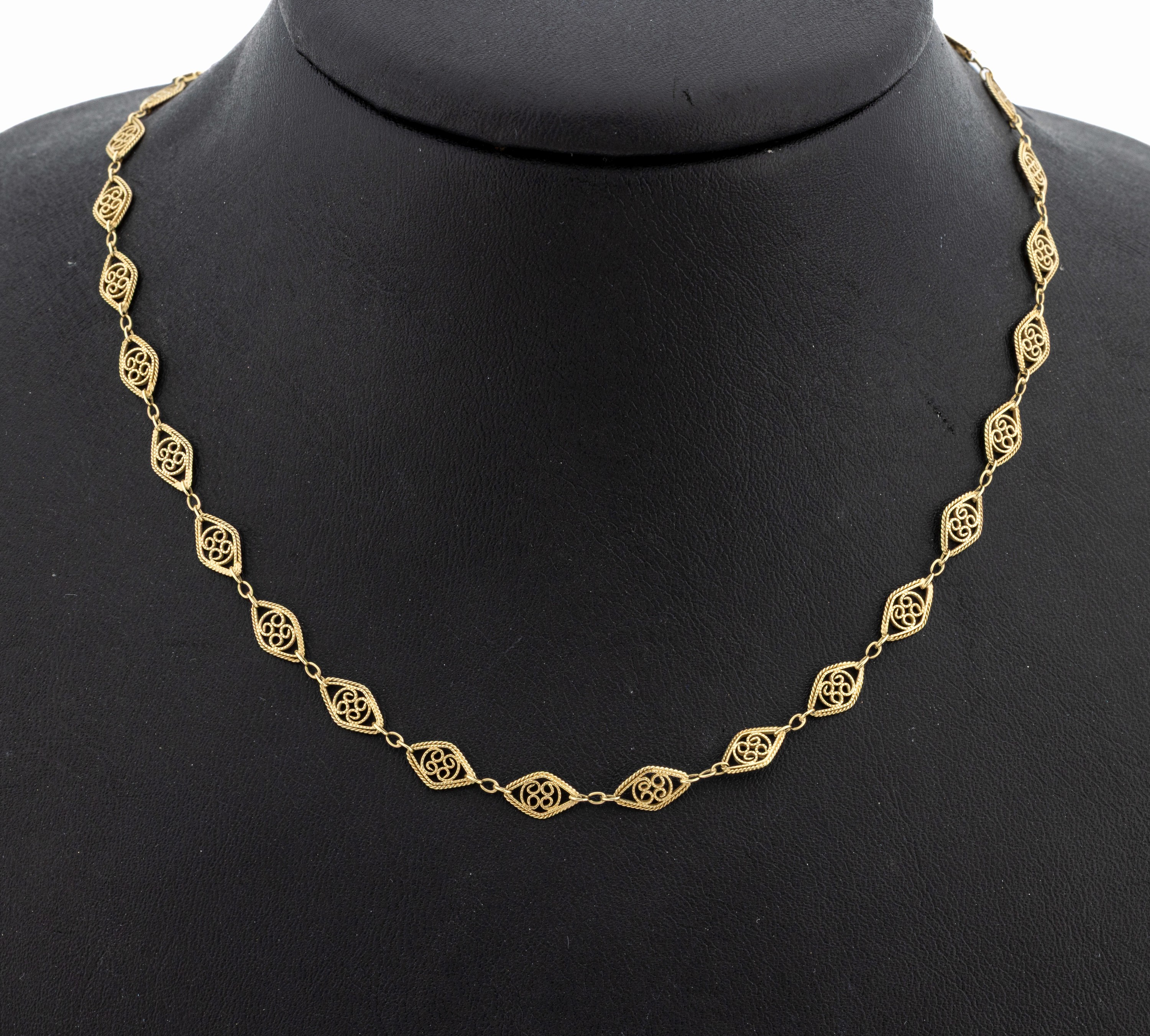 Image 27125348 - 14 kt Gold Collier, um 1900-20, GG 585/000 gepr., rautenf. Glieder aus Filigrandraht, ...