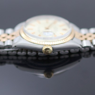 27125329e - ROLEX Oyster Perpetual Datejust Armbanduhr Referenz 1601, Schweiz um 1970, Automatik, ...