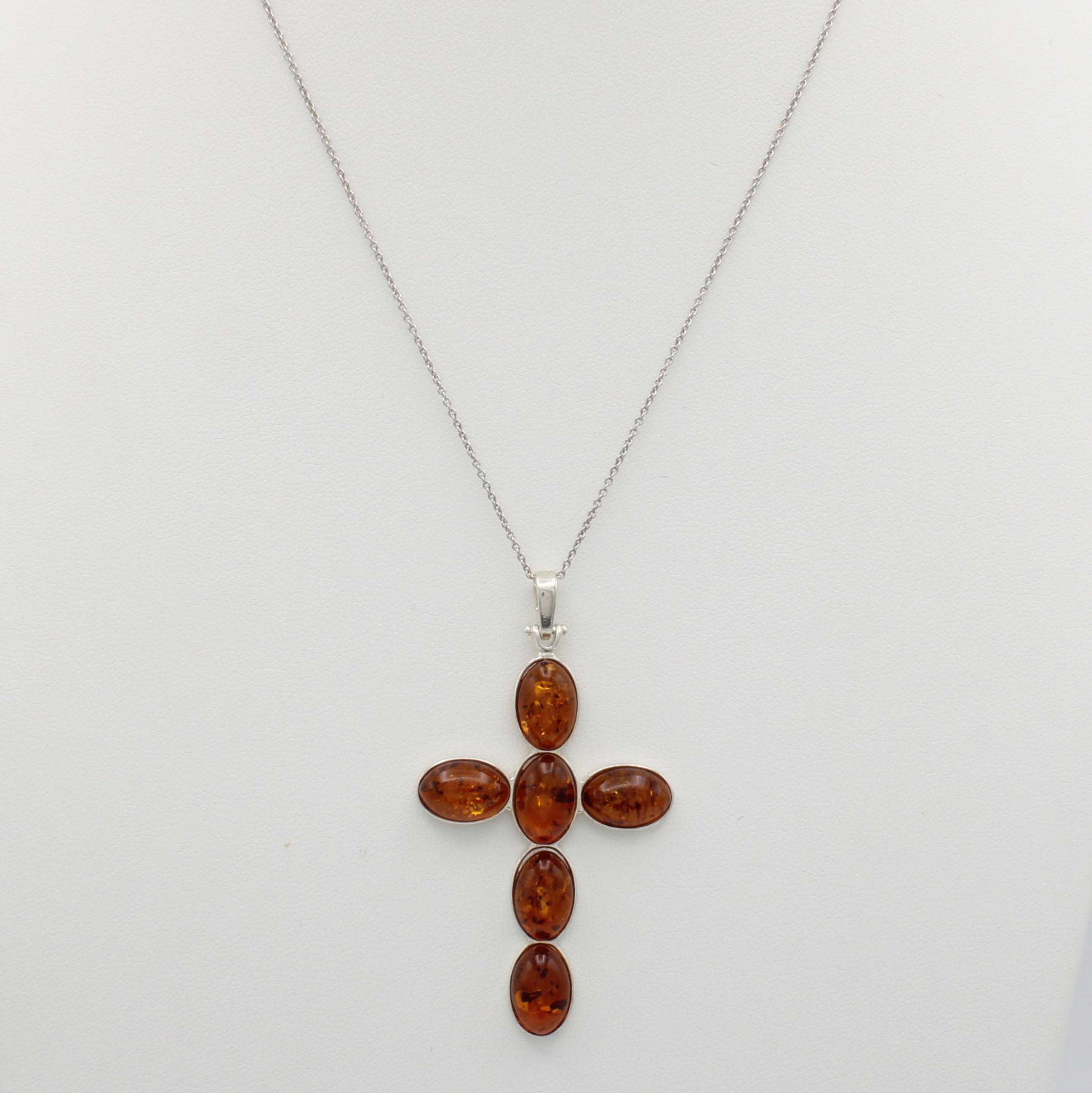 Image 27125438 - Kreuzanhänger mit Bernstein an Kette, 925er Silber, 6 Bernsteincabochons, L. ca. 42.5 cm