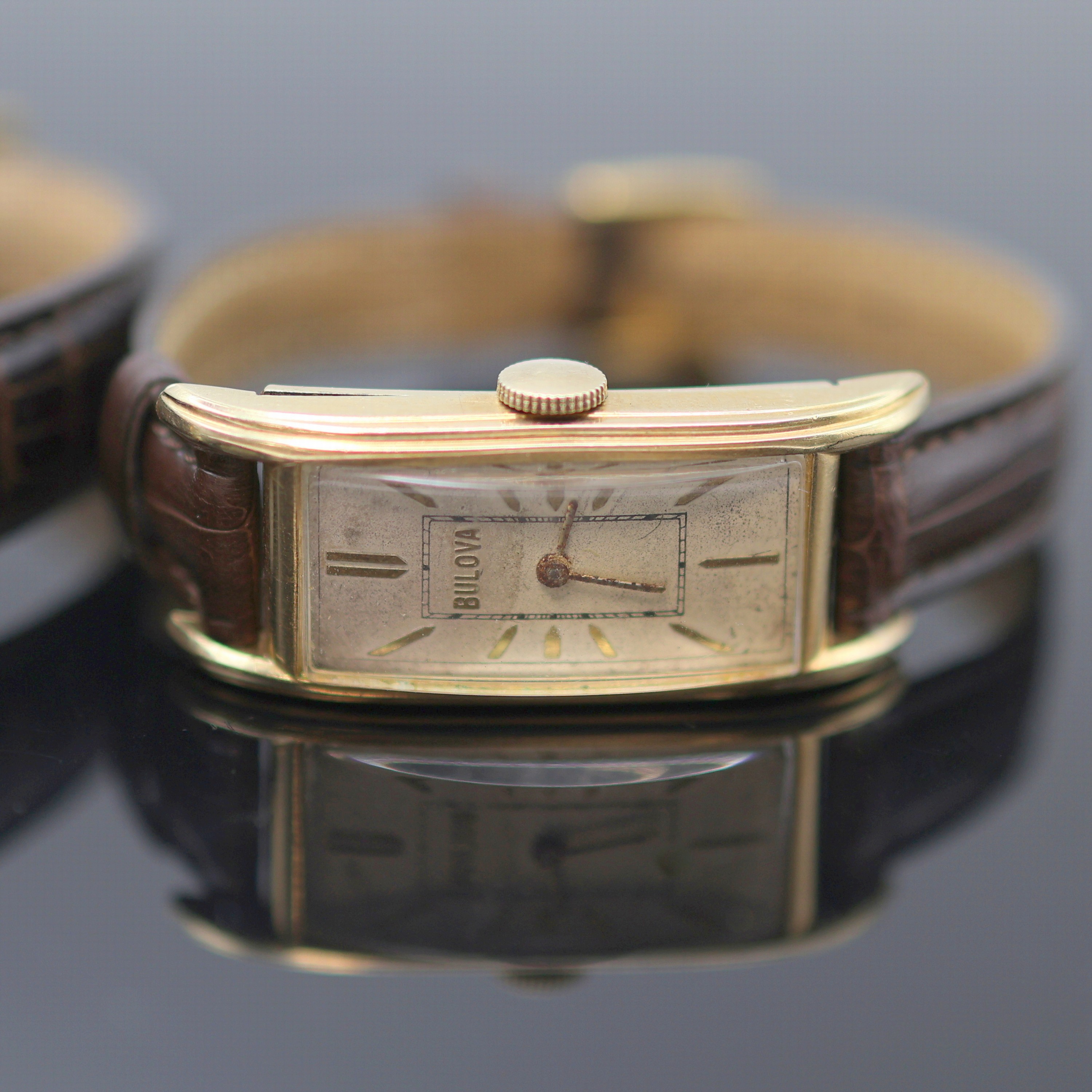 Detail b: BULOVA 2 Armbanduhren, Schweiz/USA 1940er Jahre, Handaufzug, 10k Gold filled, 1x Stahlboden, Böden aufgedr., silb. Zifferblätter rest./pat./fl., ...