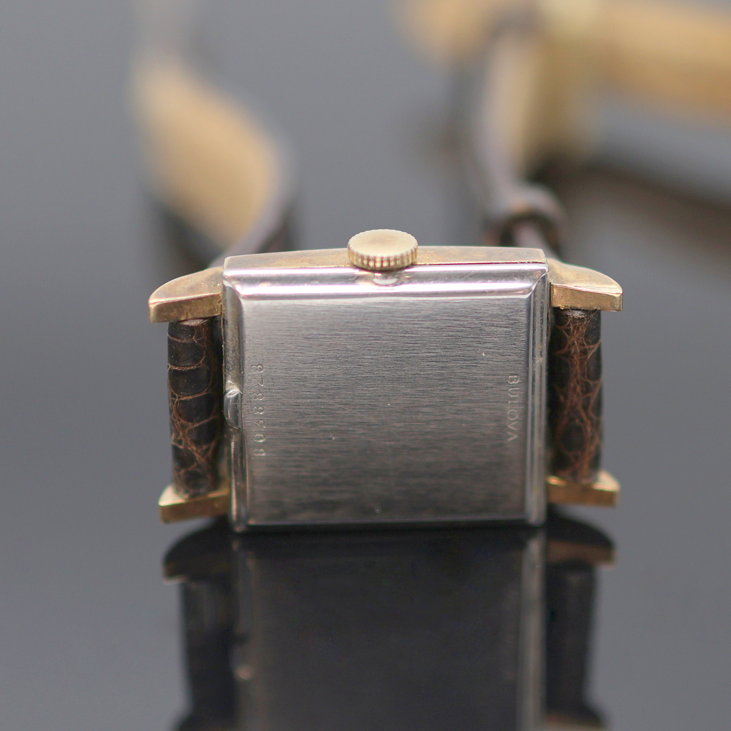 Detail e: BULOVA 2 Armbanduhren, Schweiz/USA 1940er Jahre, Handaufzug, 10k Gold filled, 1x Stahlboden, Böden aufgedr., silb. Zifferblätter rest./pat./fl., ...