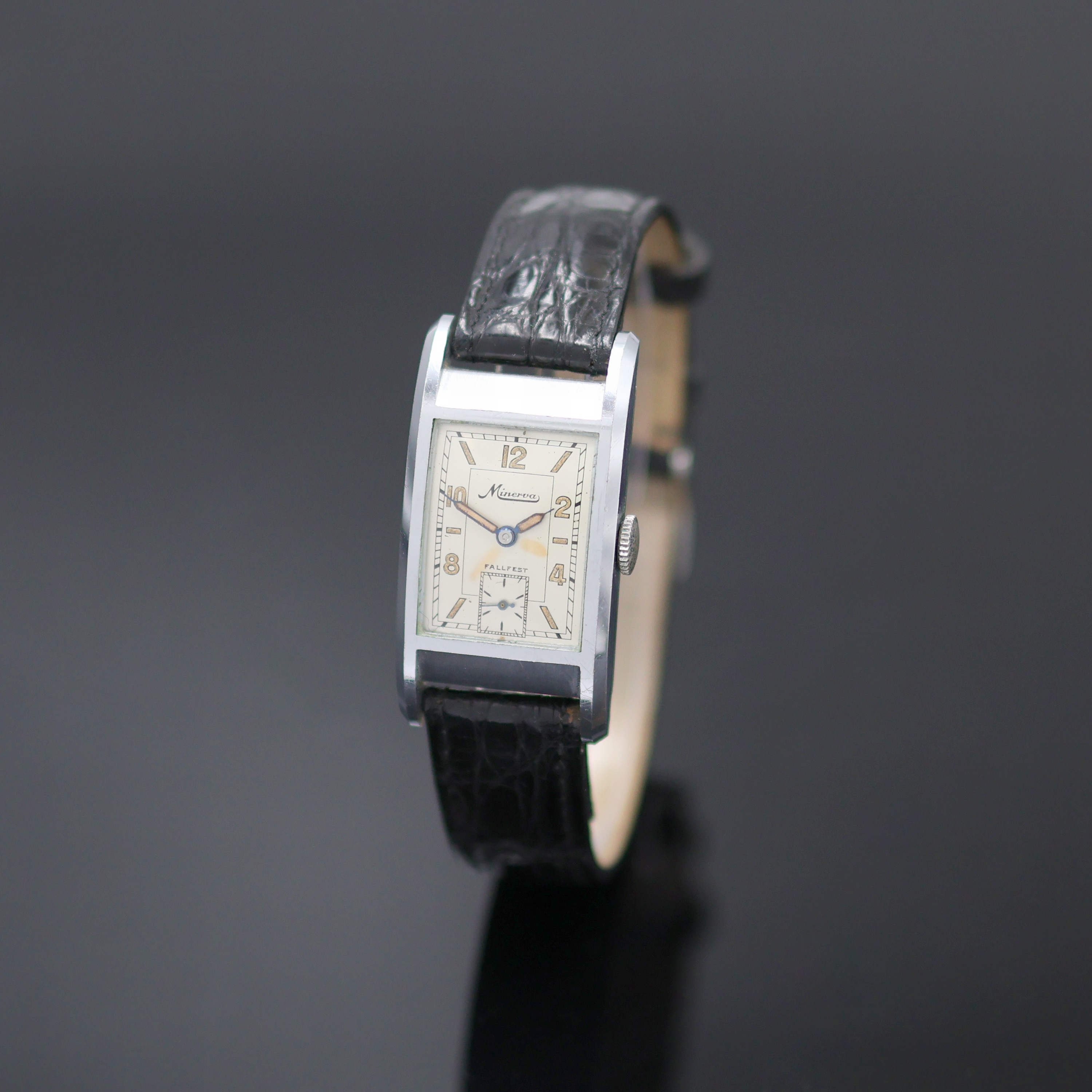 Image 27125450 - MINERVA rechteckige verchromte Armbanduhr, Schweiz 1940er Jahre, Handaufzug, Boden ...