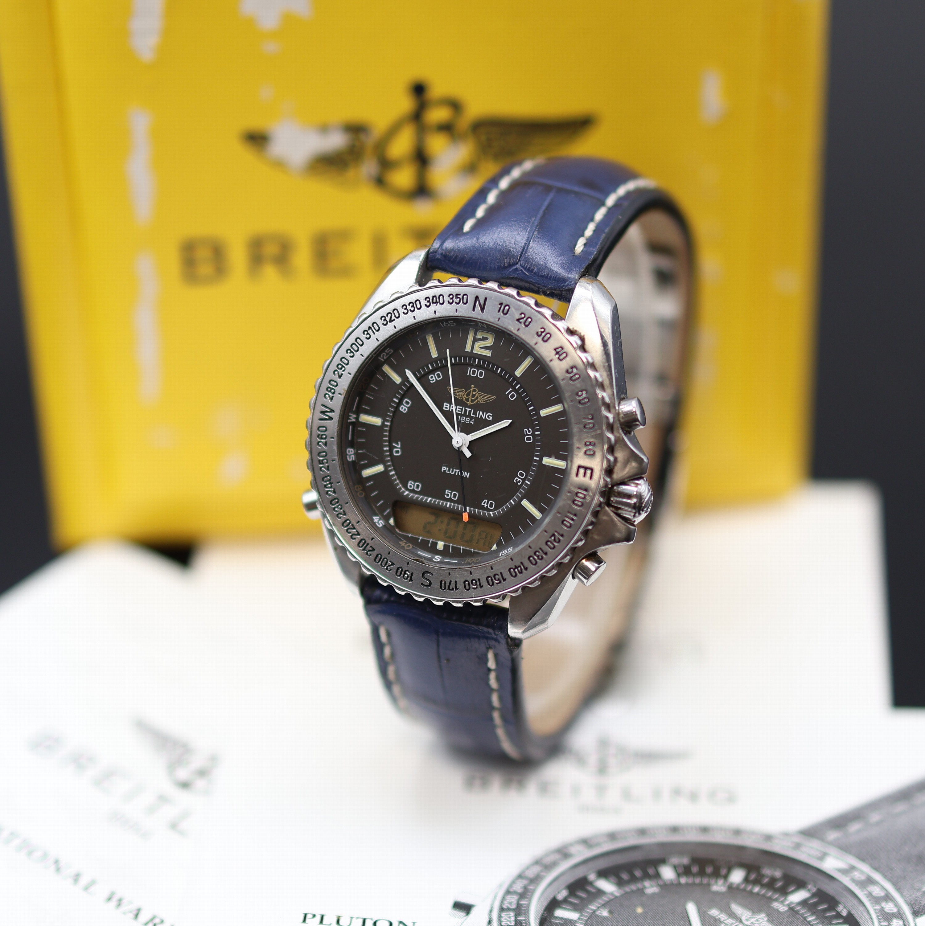 Image 27125476 - BREITLING Pluton Multifunktions-Armbanduhr Referenz A51038, quarz, Boden und Krone ...