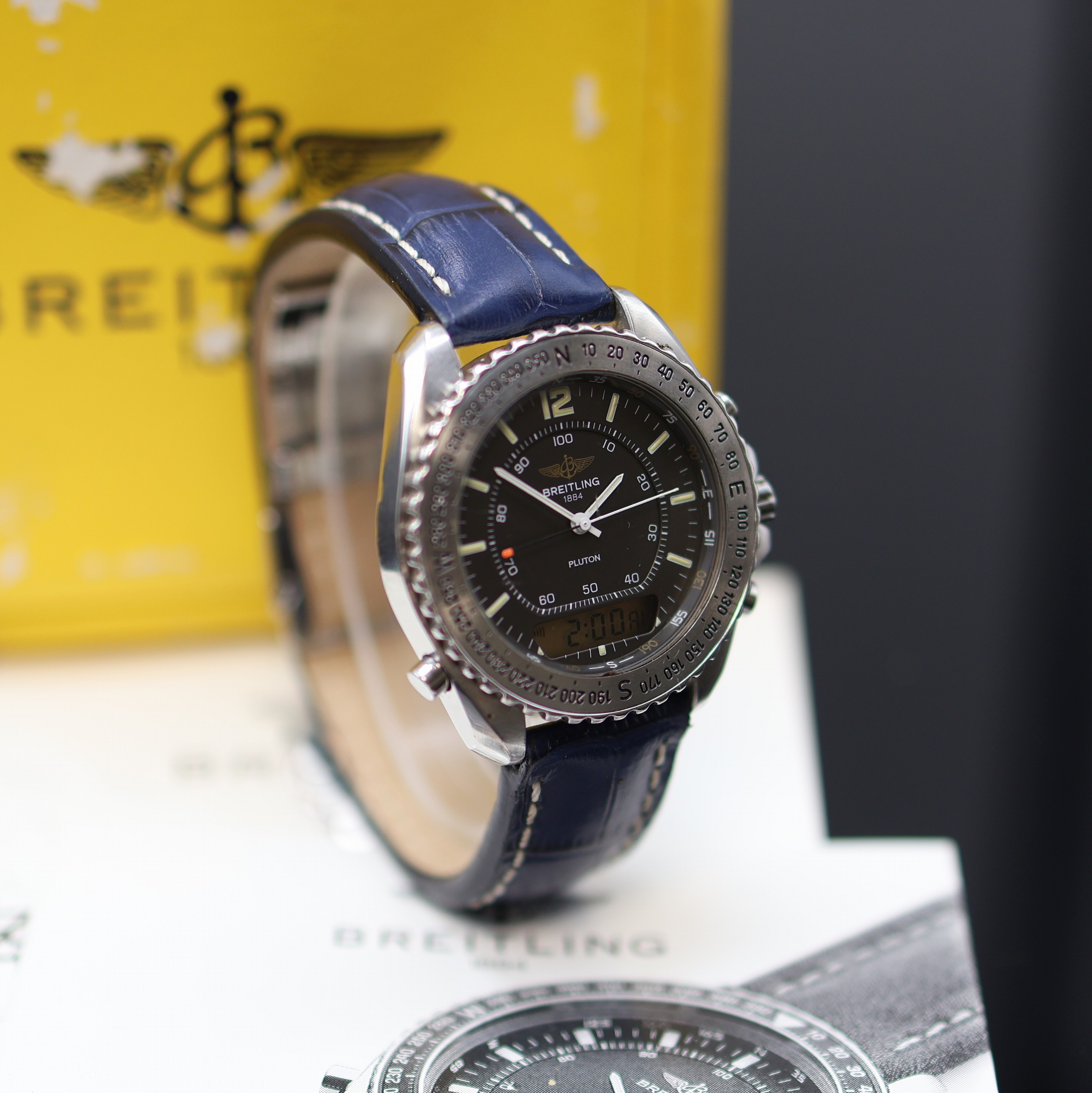 Detail a: BREITLING Pluton Multifunktions-Armbanduhr Referenz A51038, quarz, Boden und Krone verschr., Lünette m. 360 Grad Einteilung eins. rast. drehb., ...