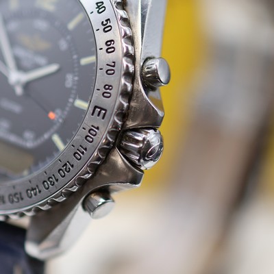 27125476c - BREITLING Pluton Multifunktions-Armbanduhr Referenz A51038, quarz, Boden und Krone ...