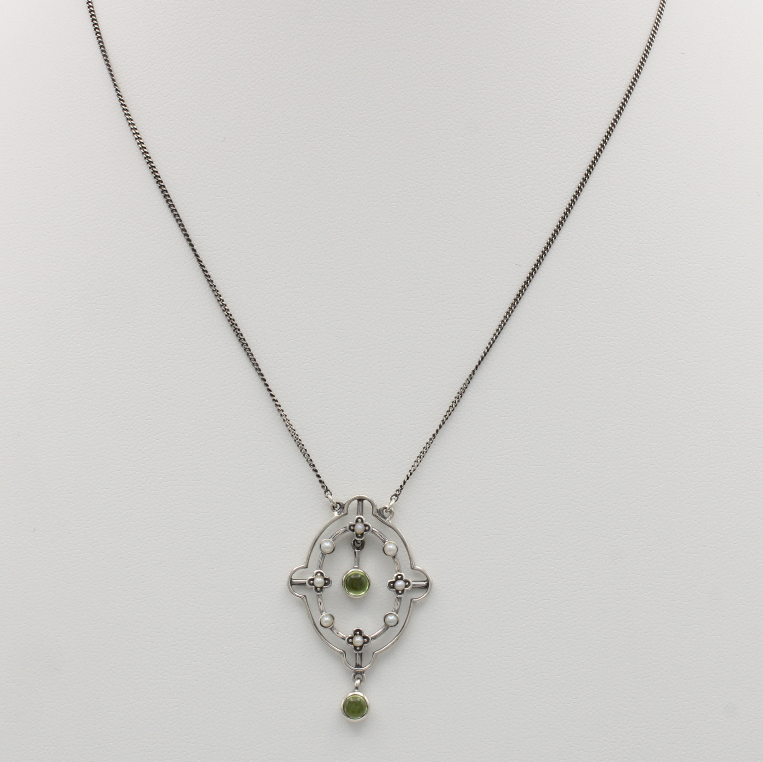 Image 27125504 - Collier mit Peridots und Perlchen, 925er Silber, symmetr., ornamentreiches Design, ...