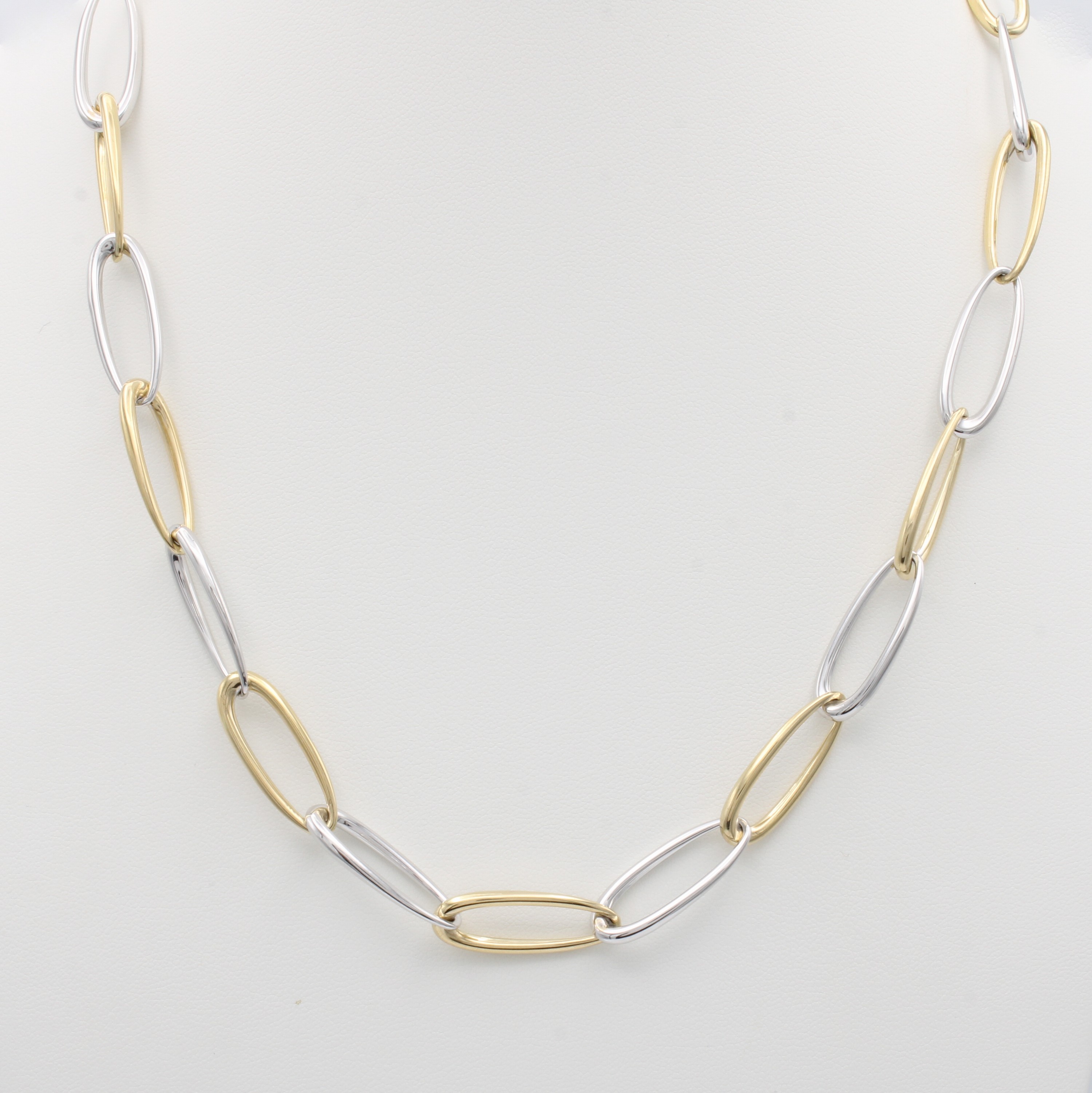 Image 27125663 - Collier im Phantasiemuster, GG/WG 585/000, mod. Karabinerschl., B. ca. 10 mm, L. ca. 50 ...