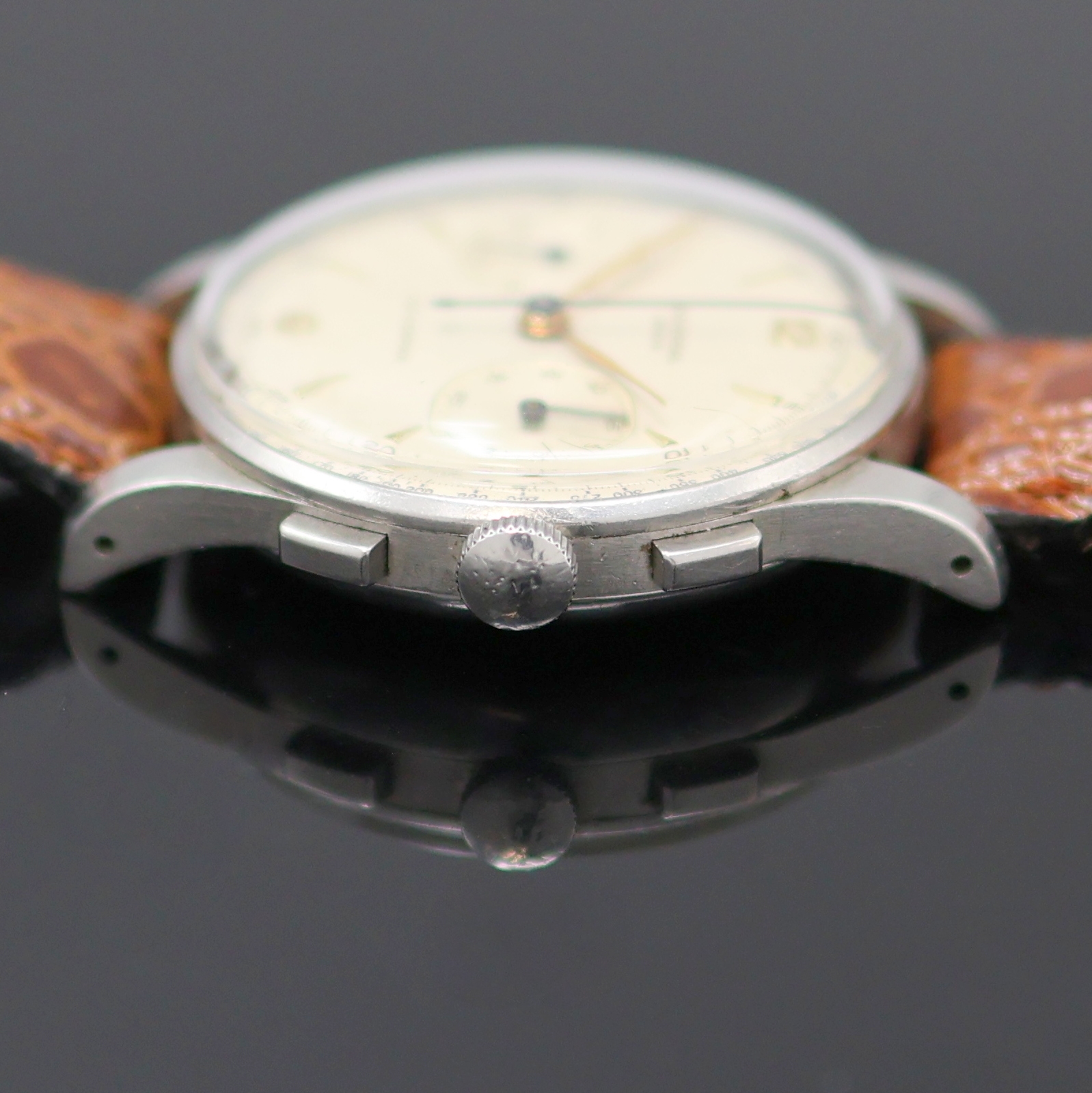 Detail c: UNIVERSAL GENEVE Uni-Compax Schaltradchronograph in Edelstahl Referenz 22431, Schweiz 1940er Jahre, Handaufzug, 3- teil. Gehäuse, Boden und Glasrand ...