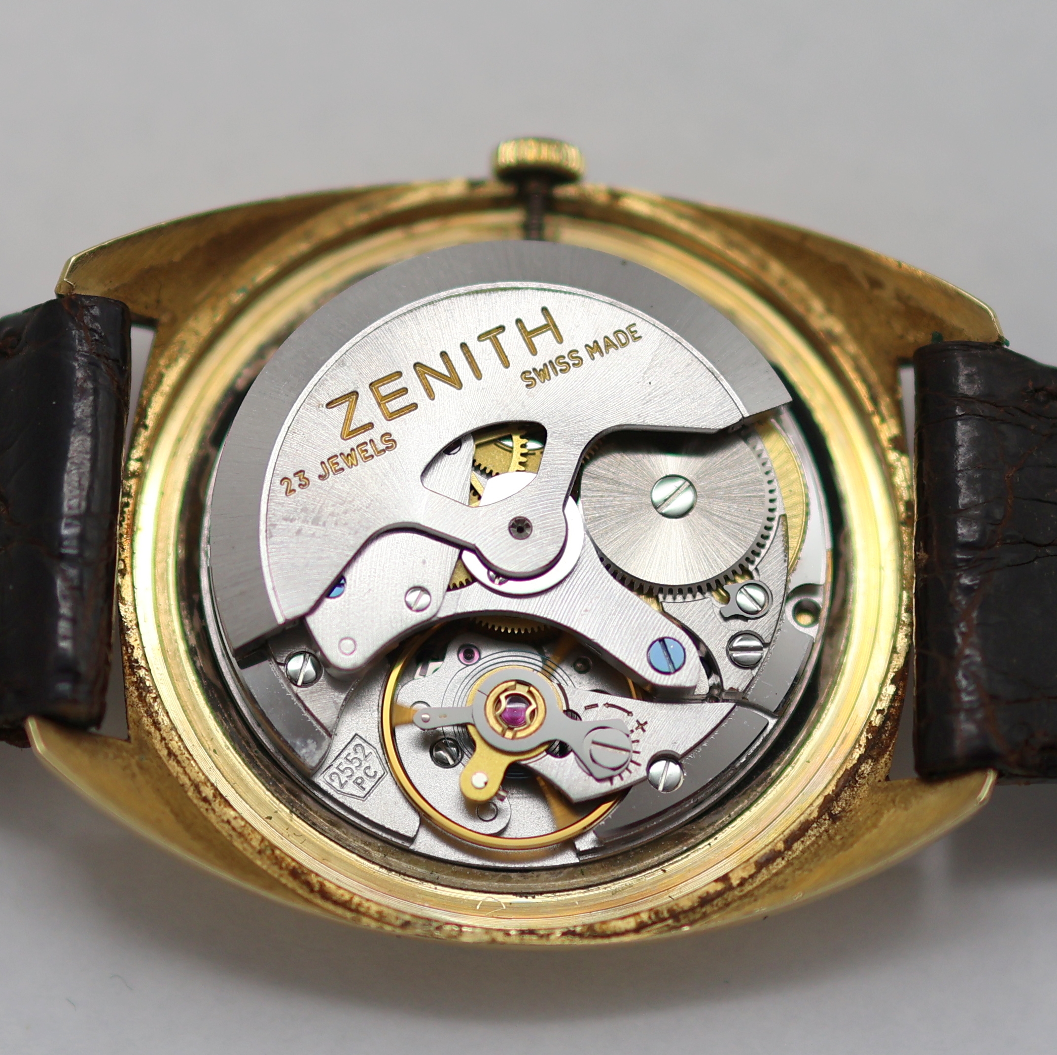 Detail g: ZENITH Herrenarmbanduhr in GG 750/000, Schweiz um 1968, Automatik,2-teil. Geh., Boden aufgedr., orig. Krone, silb. Zifferbl. m. aufges. Indizes ...