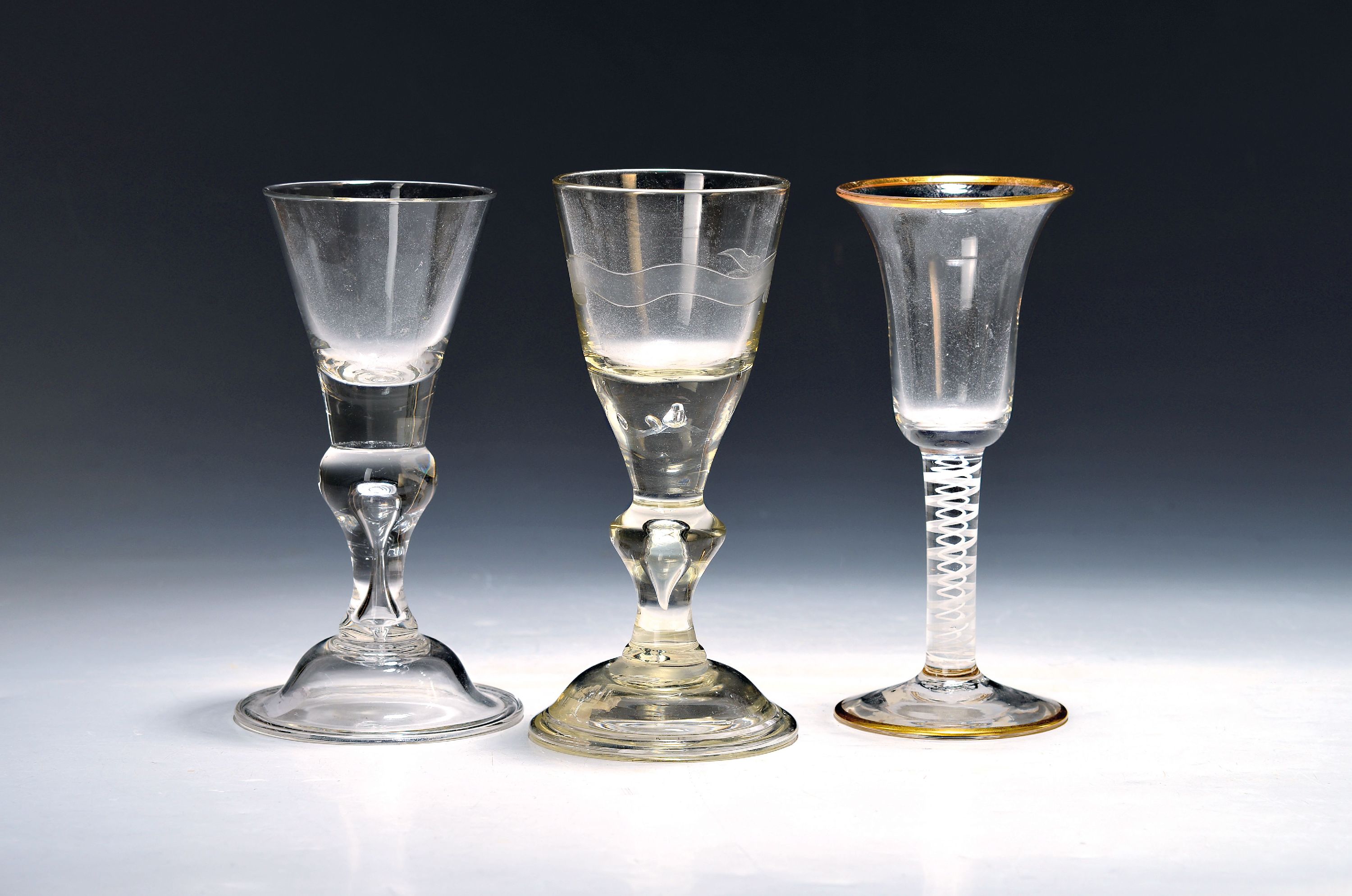 Image 27125782 - 3 Biedermeiergläser, Lauenstein, 18./19.Jh., Pokalglas um 1820, Nodus mit Luftblase, H. ...