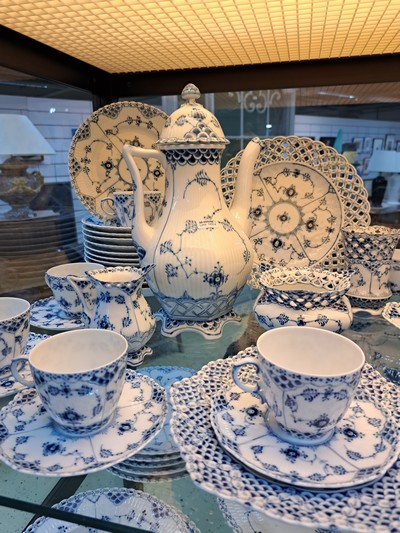 27125799b - Kaffeeservice, Musselmalet, Vollspitze, für 12 Personen, Royal Copenhagen, Porzellan, ...