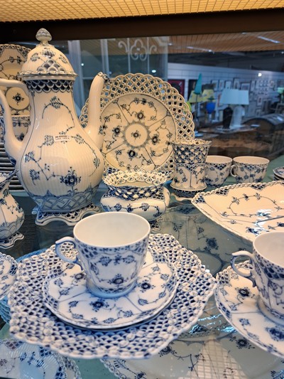27125799c - Kaffeeservice, Musselmalet, Vollspitze, für 12 Personen, Royal Copenhagen, Porzellan, ...