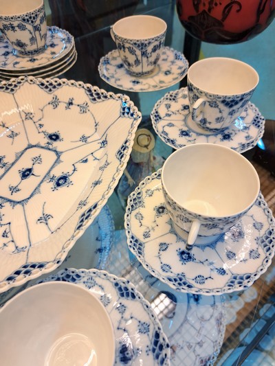27125799g - Kaffeeservice, Musselmalet, Vollspitze, für 12 Personen, Royal Copenhagen, Porzellan, ...