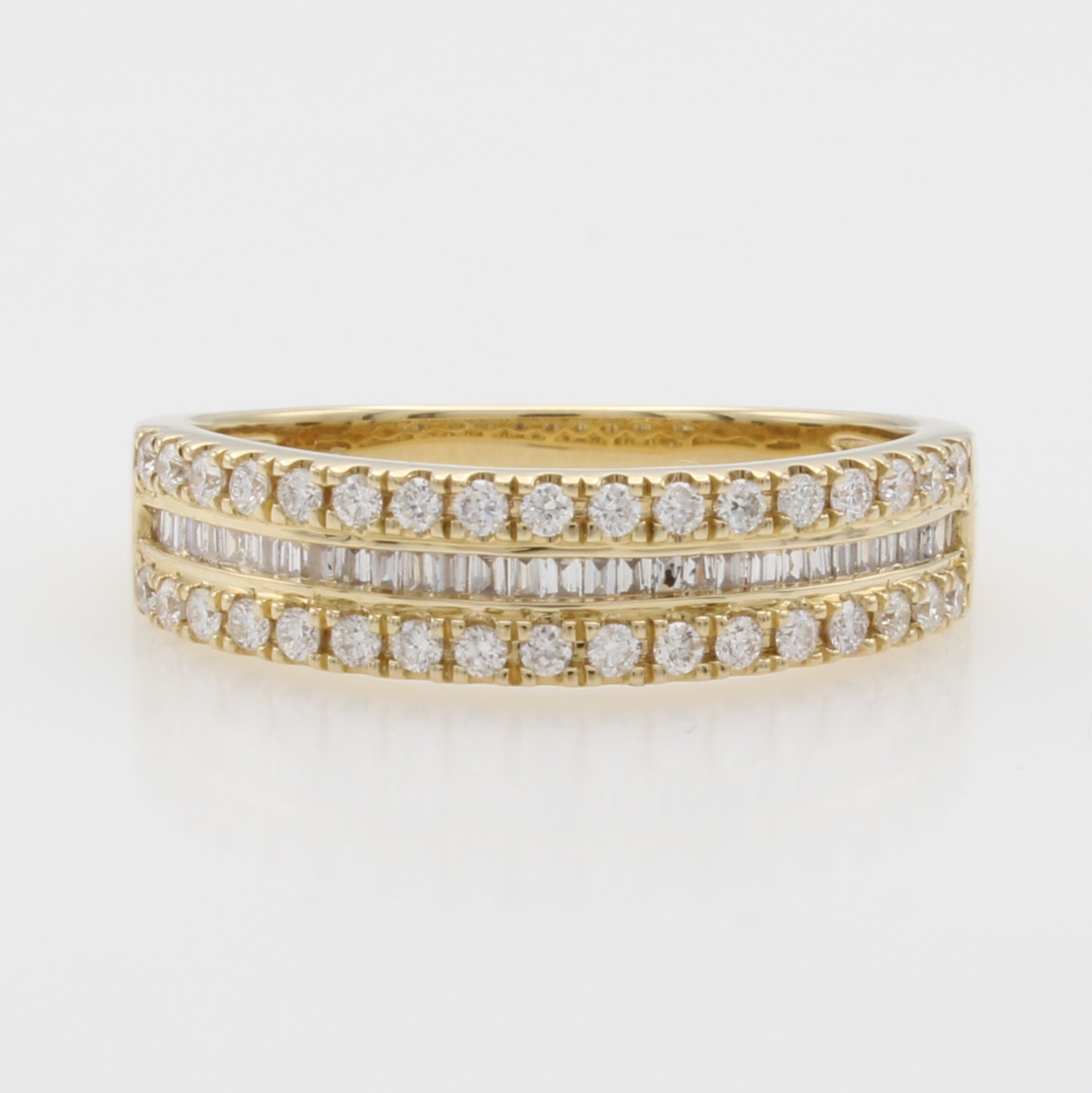 Image 27125819 - Ring mit Diamanten und Brillanten, GG 585/ 000, Diamantbaguettes mittig gef. zus. ca. ...