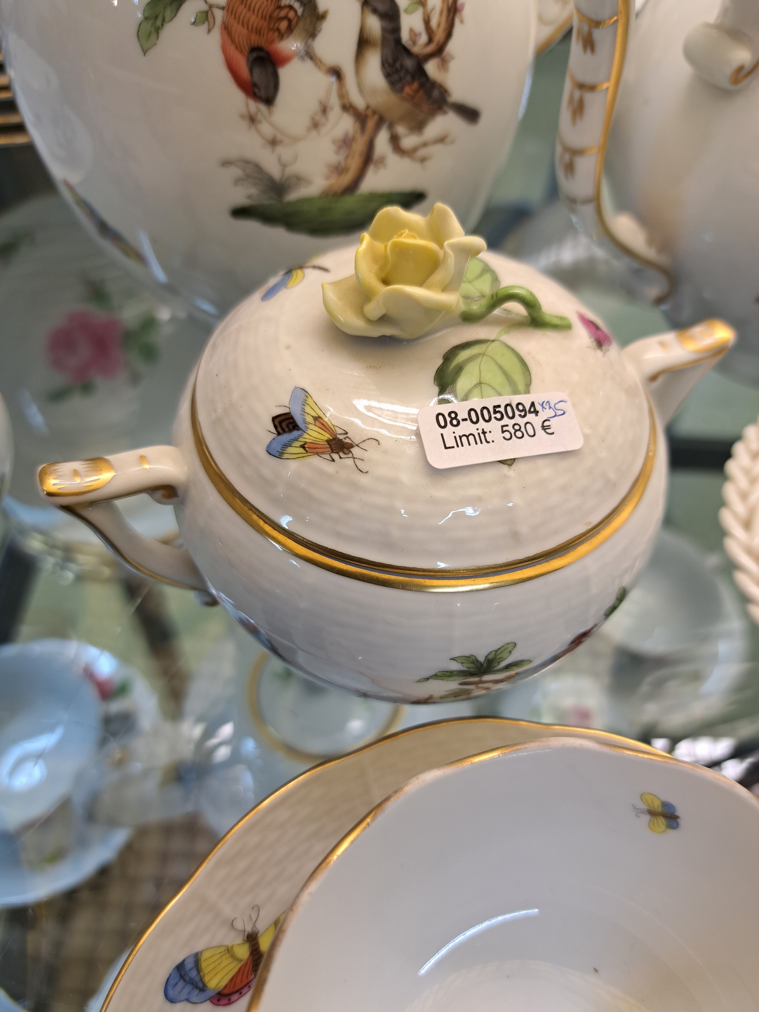 Detail j: Service, Herend, Rothschild, 20. Jh., komplett für 8 Personen, Kaffeekanne, Teekanne, 8 Tassen mit Untertassen, 8 Dessertteller, Zuckerdose, ...