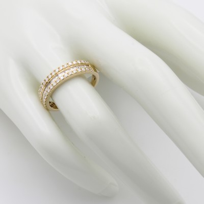 27125819a - Ring mit Diamanten und Brillanten, GG 585/ 000, Diamantbaguettes mittig gef. zus. ca. ...