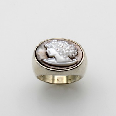 27125823a - Ring mit Perlmutt, 925er Silber, ovale Form,geschnitztes Perlmutt mit Frauendarstellung, ...