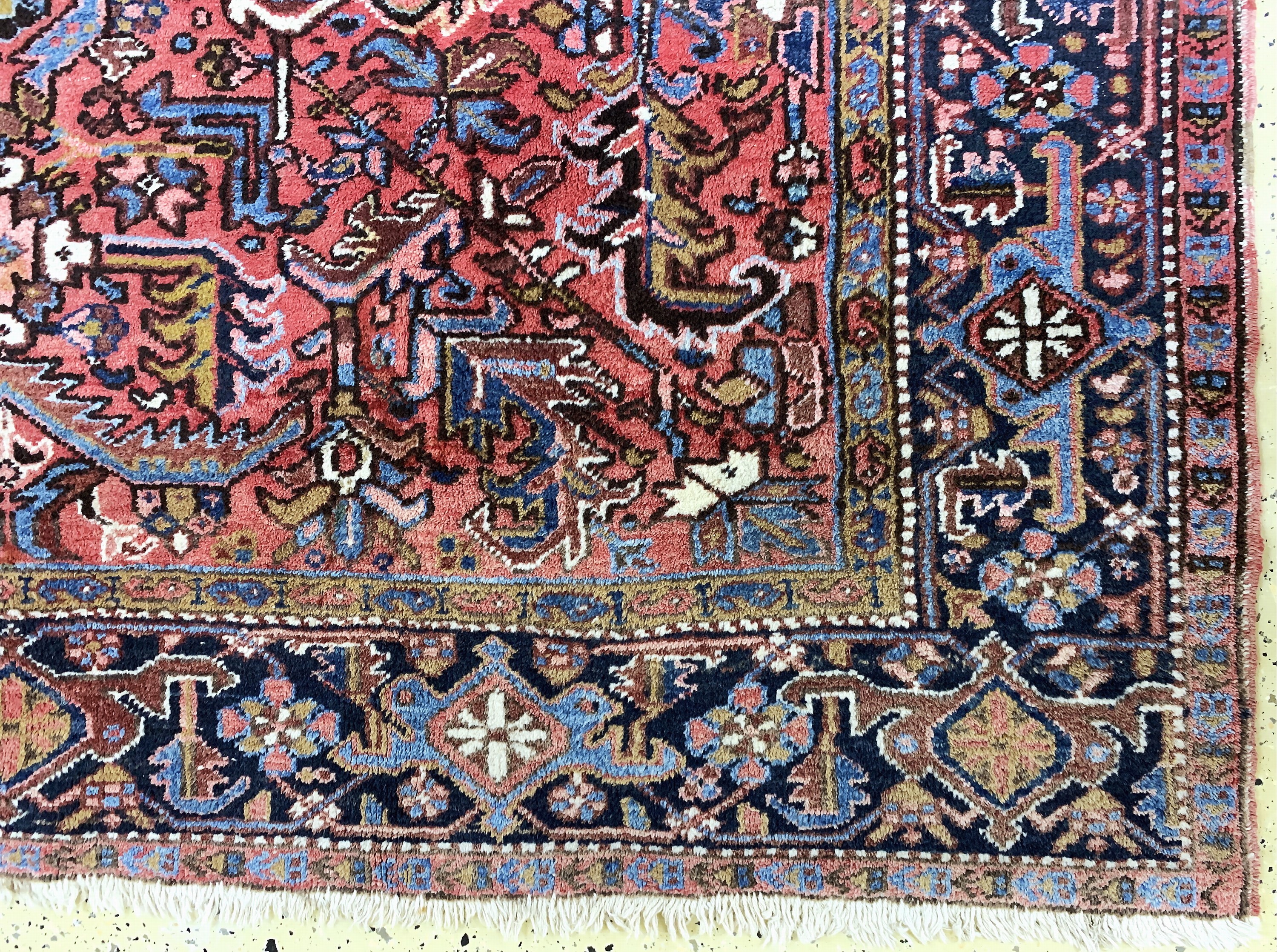 Detail a: Heriz, Persien, Mitte 20.Jhd, Wolle auf Baumwolle, ca. 343 x 238 cm, leicht verblasst,EHZ: 2