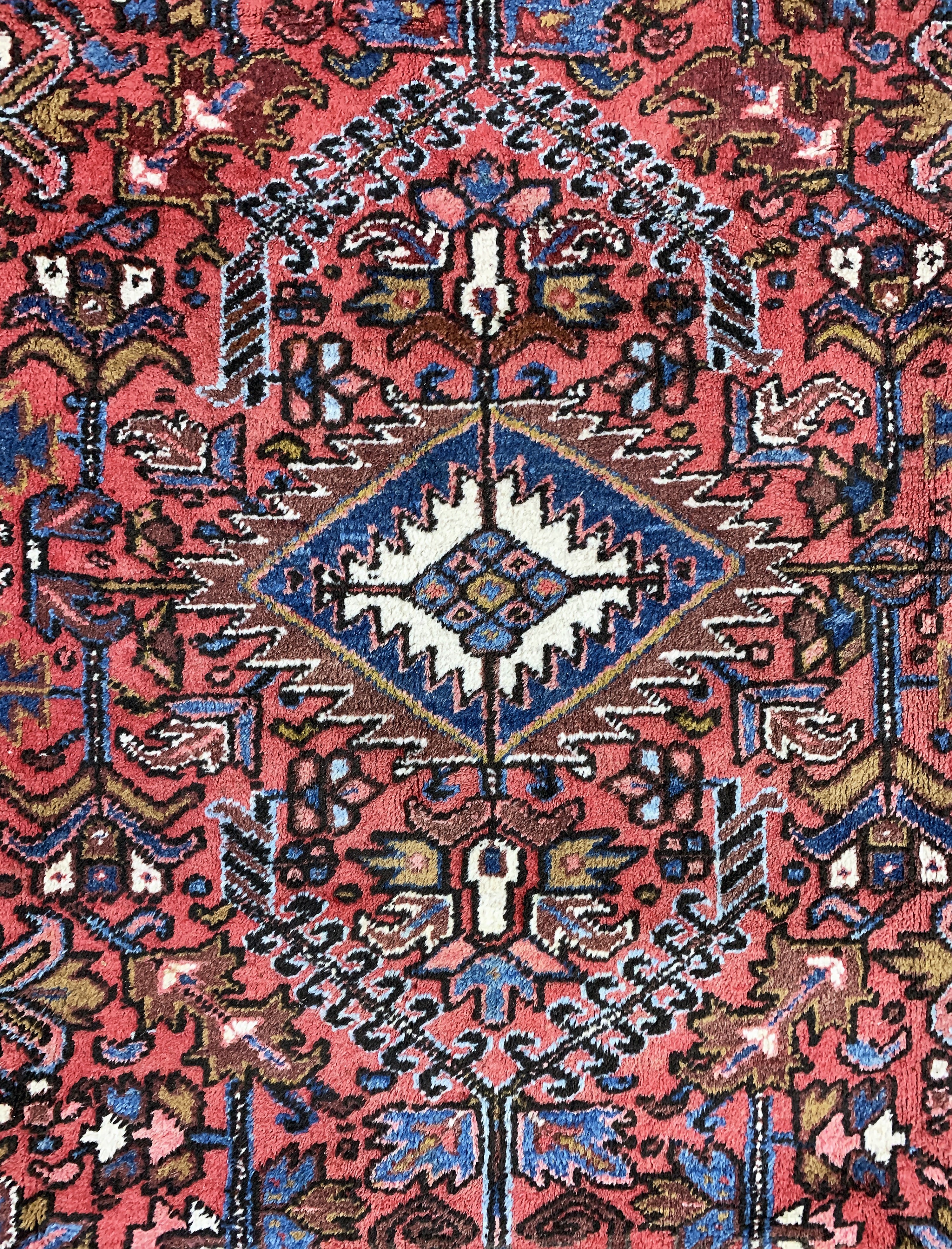 Detail d: Heriz, Persien, Mitte 20.Jhd, Wolle auf Baumwolle, ca. 343 x 238 cm, leicht verblasst,EHZ: 2