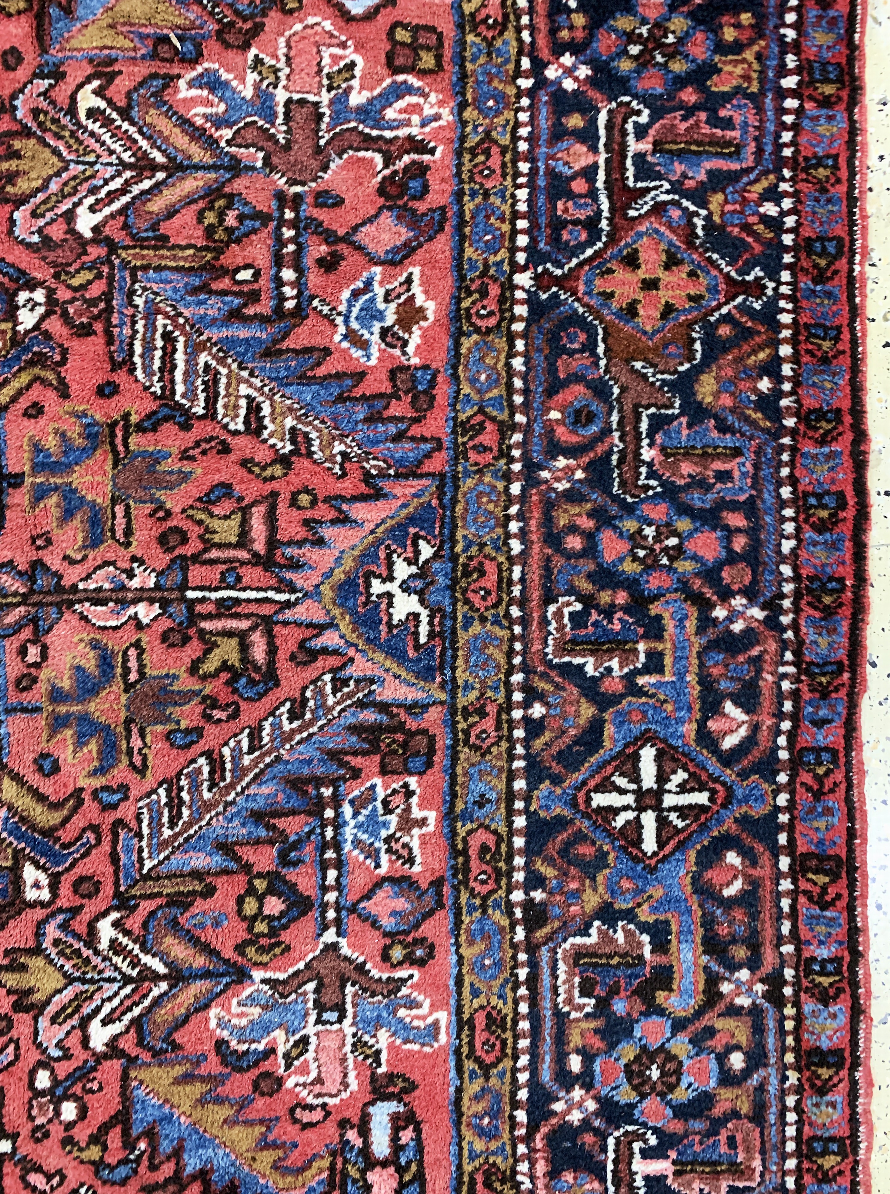 Detail e: Heriz, Persien, Mitte 20.Jhd, Wolle auf Baumwolle, ca. 343 x 238 cm, leicht verblasst,EHZ: 2
