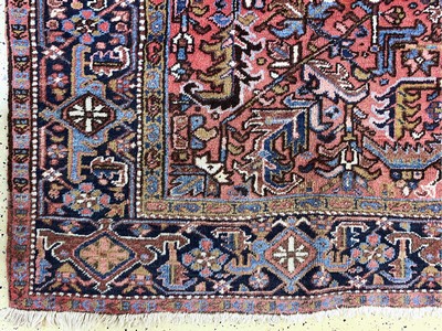 27126114b - Heriz, Persien, Mitte 20.Jhd, Wolle auf Baumwolle, ca. 343 x 238 cm, leicht ...