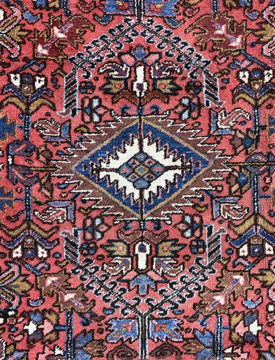 27126114d - Heriz, Persien, Mitte 20.Jhd, Wolle auf Baumwolle, ca. 343 x 238 cm, leicht ...
