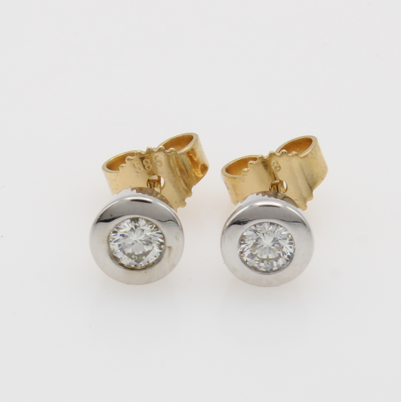 Image 27126258 - Paar Ohrstecker mit Brillanten, GG/WG 585/ 000, 2 Brill. in breiten, glatten Fassungen ...