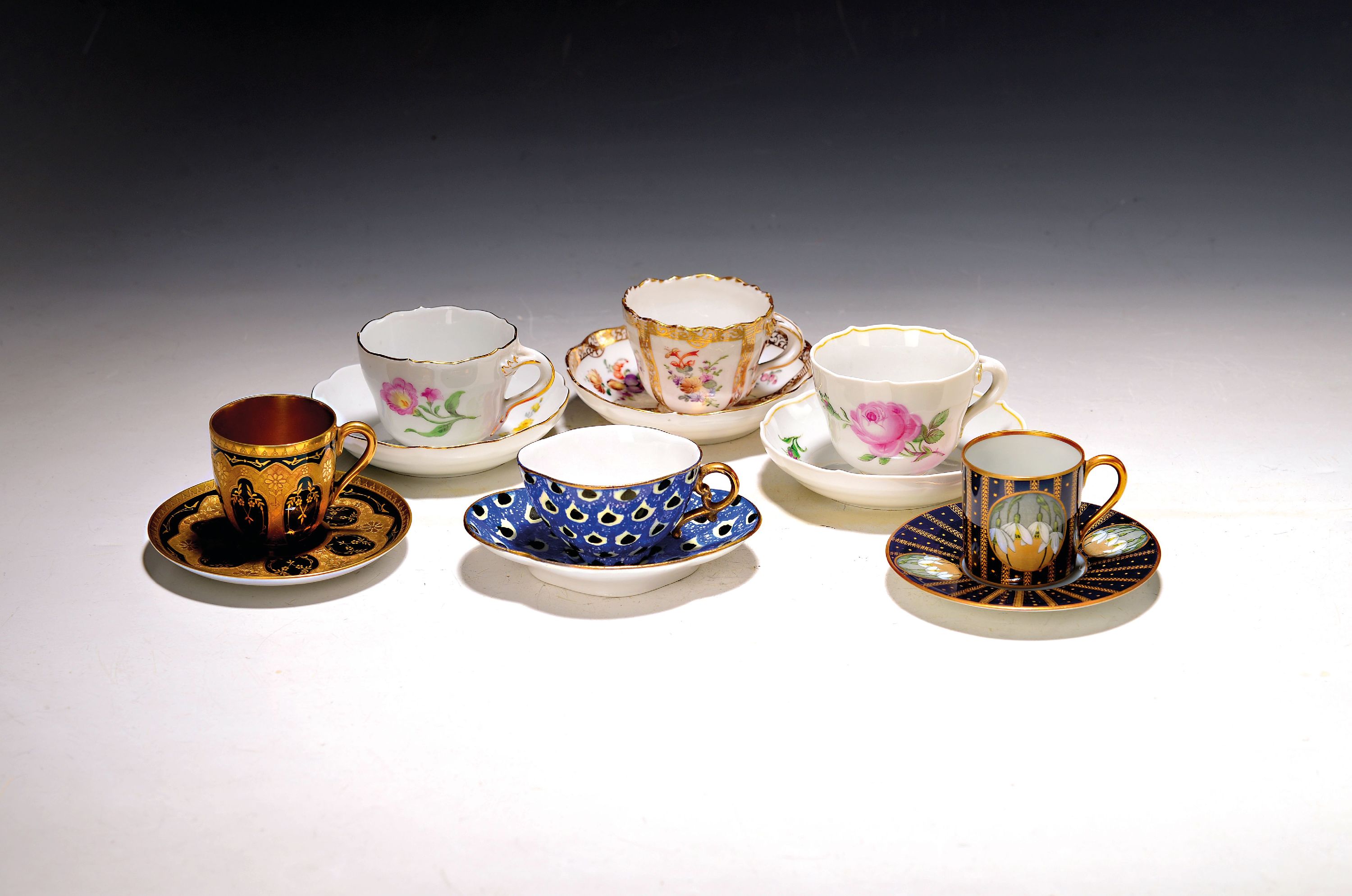 Image 27126261 - Set aus 7 Mokkatassen, u.a. 4x Meissen, Porzellan, 1x Lomonossov, St. Petersburg, blauer ...