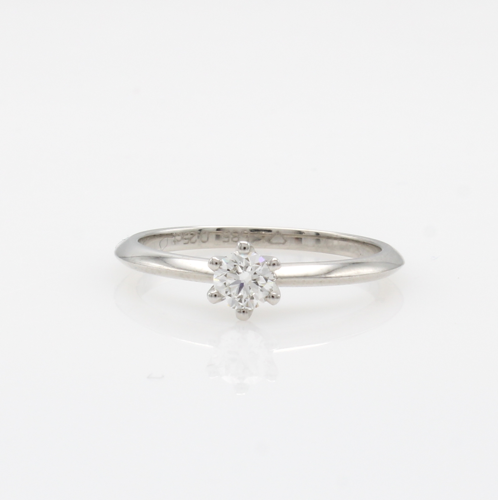 Image 27126272 - Ring mit Brillant, WG 585/000, Brill. ca. 0.25 ct Weiß/si in Krappenfassung, RW ca. 54 ...