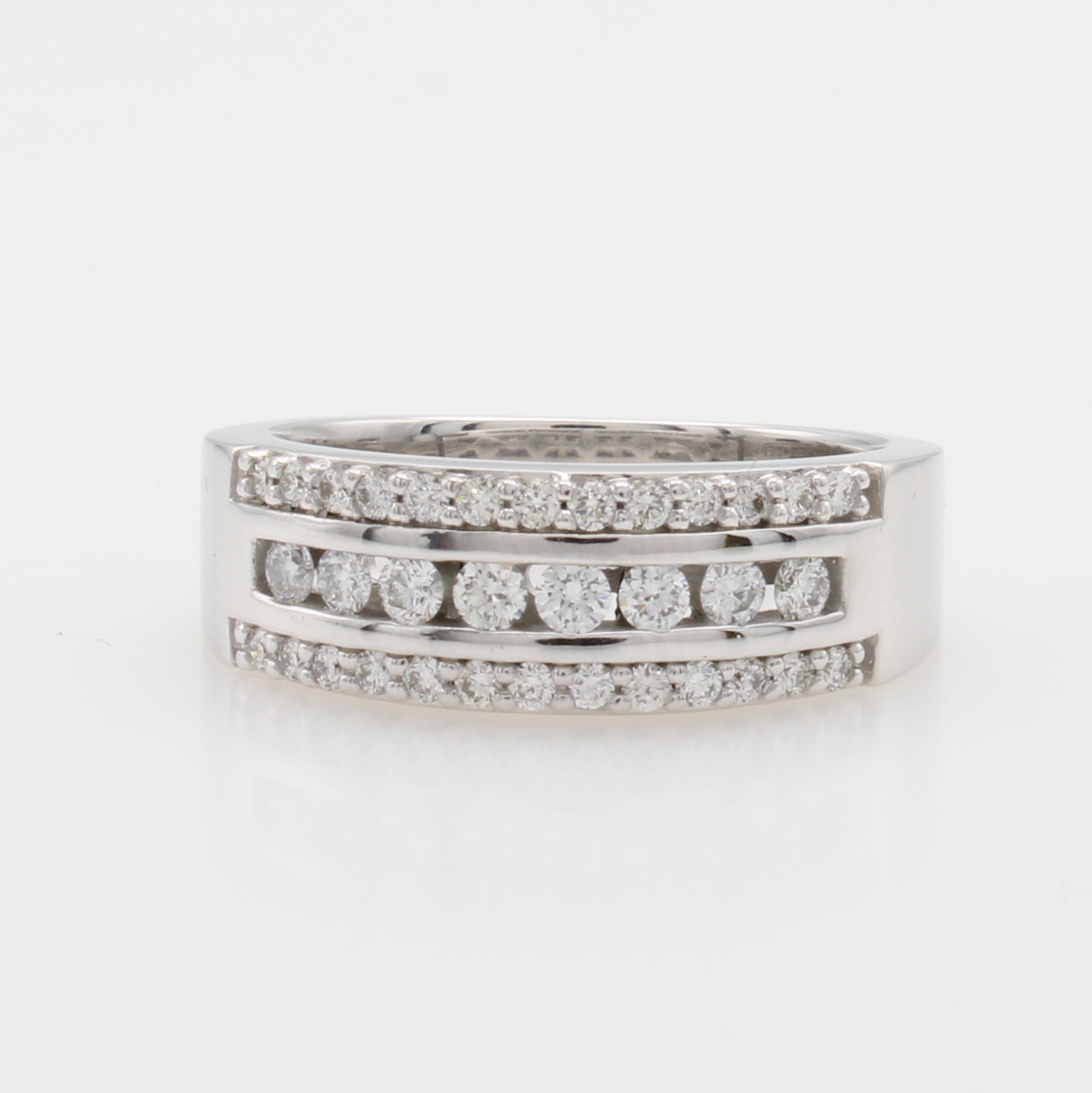 Image 27126277 - Ring mit Brillanten, WG 585/000, Brill. in 3 Reihen gef. (mittig in Kanalfassung) zus. ...