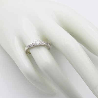 27126266a - Ring mit Brillanten, WG 585/000, Solitär in Krappenfassung ca. 0.40 ct u. 10 Brill. in ...