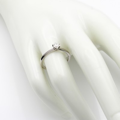 27126272a - Ring mit Brillant, WG 585/000, Brill. ca. 0.25 ct Weiß/si in Krappenfassung, RW ca. 54 ...